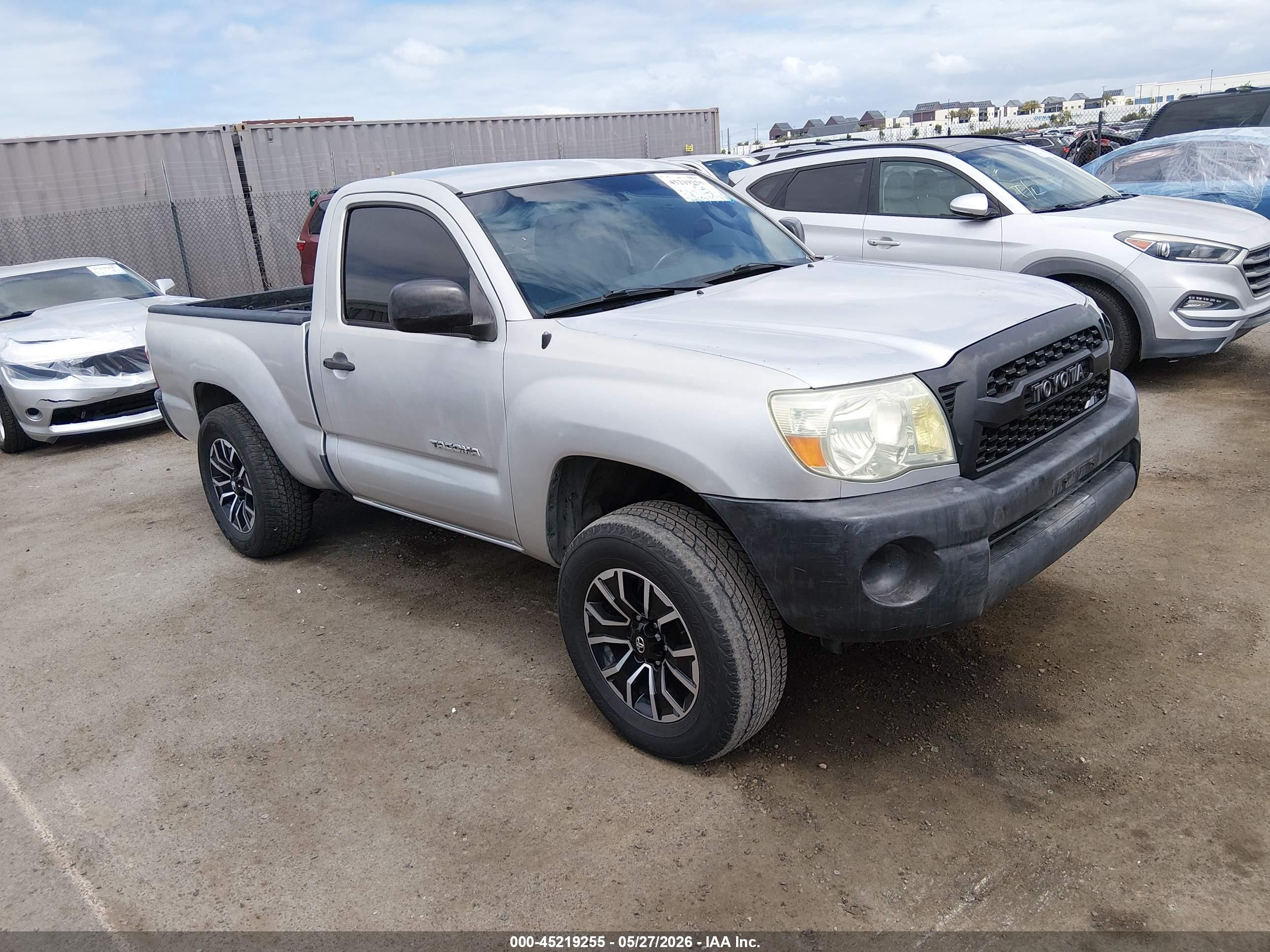 2006 Toyota Tacoma   Silver vin: 5TENX22N36Z255207