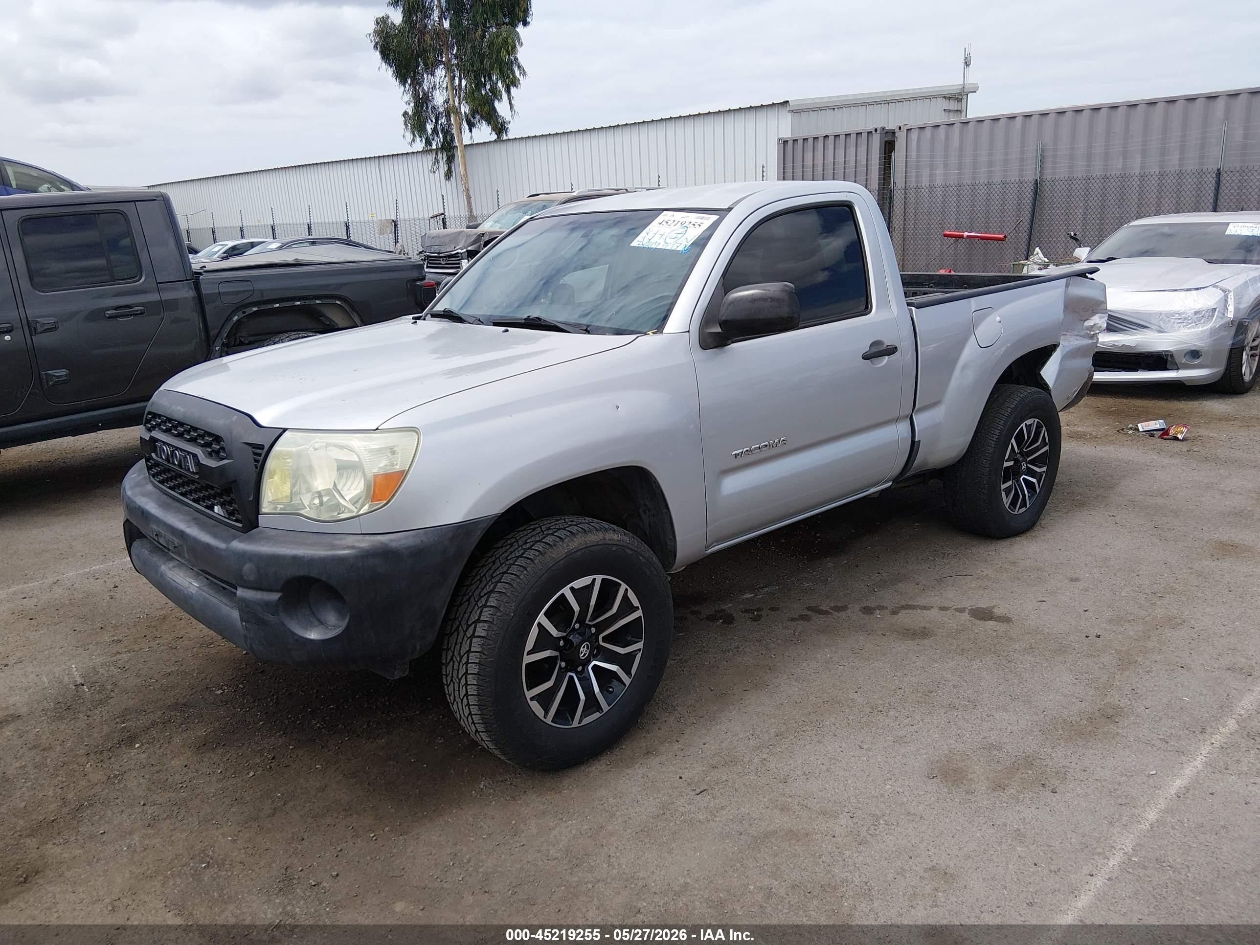 2006 Toyota Tacoma   Silver vin: 5TENX22N36Z255207