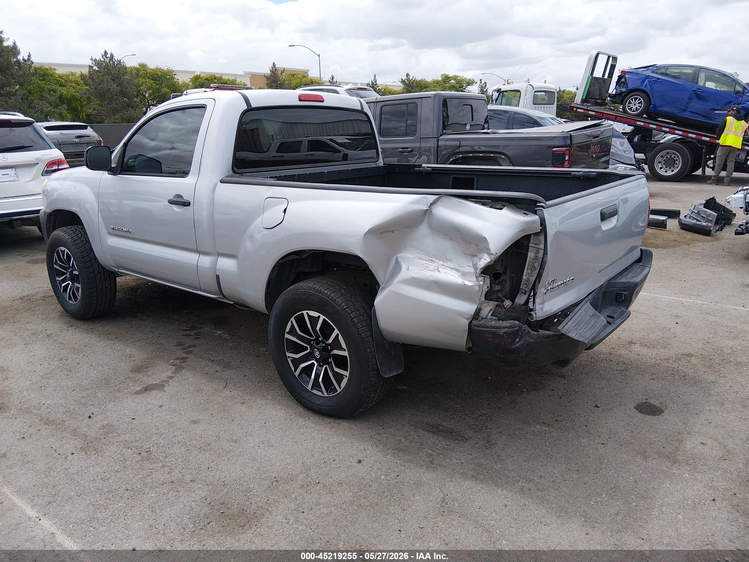 2006 Toyota Tacoma   Silver vin: 5TENX22N36Z255207