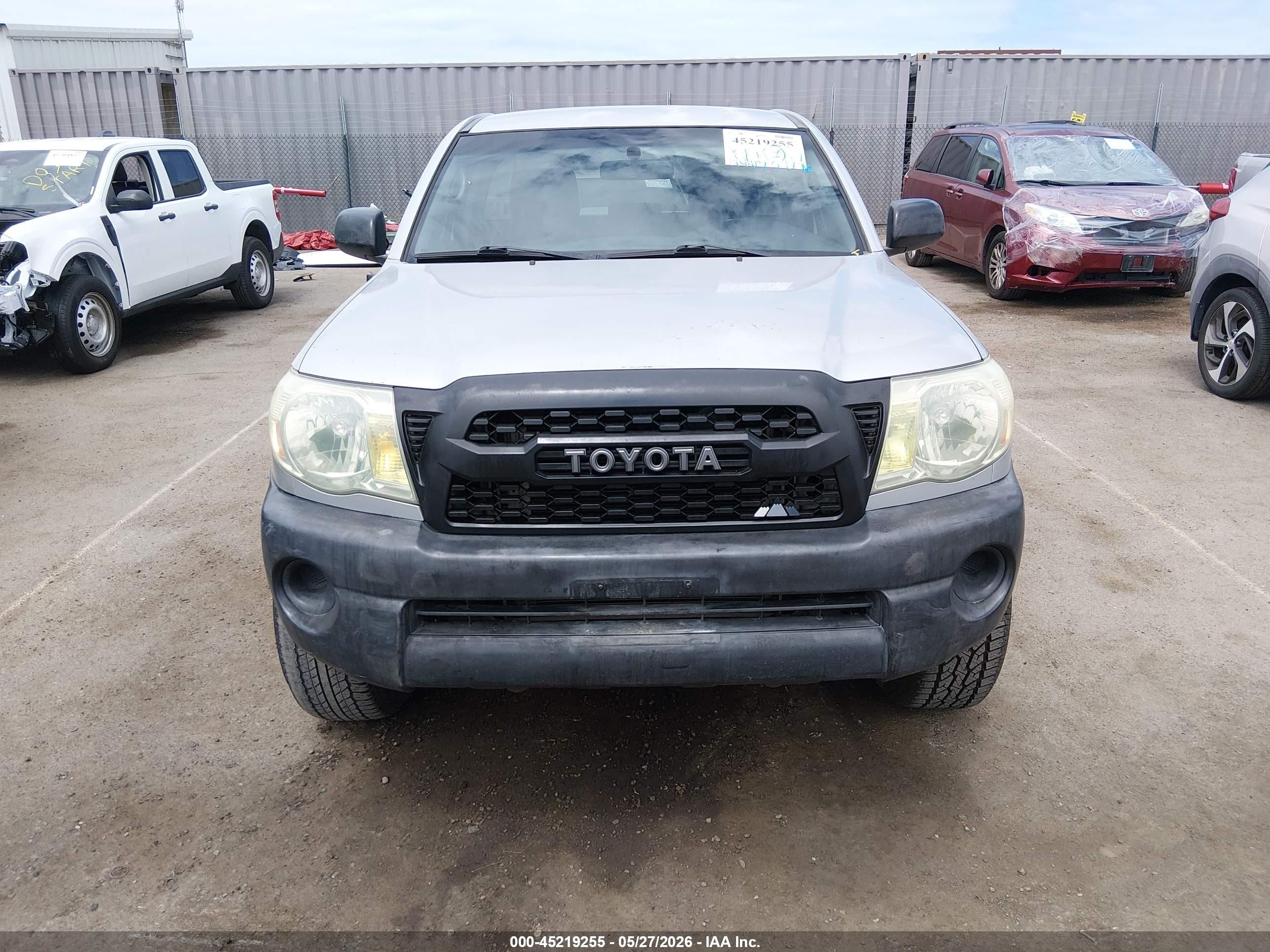2006 Toyota Tacoma   Silver vin: 5TENX22N36Z255207