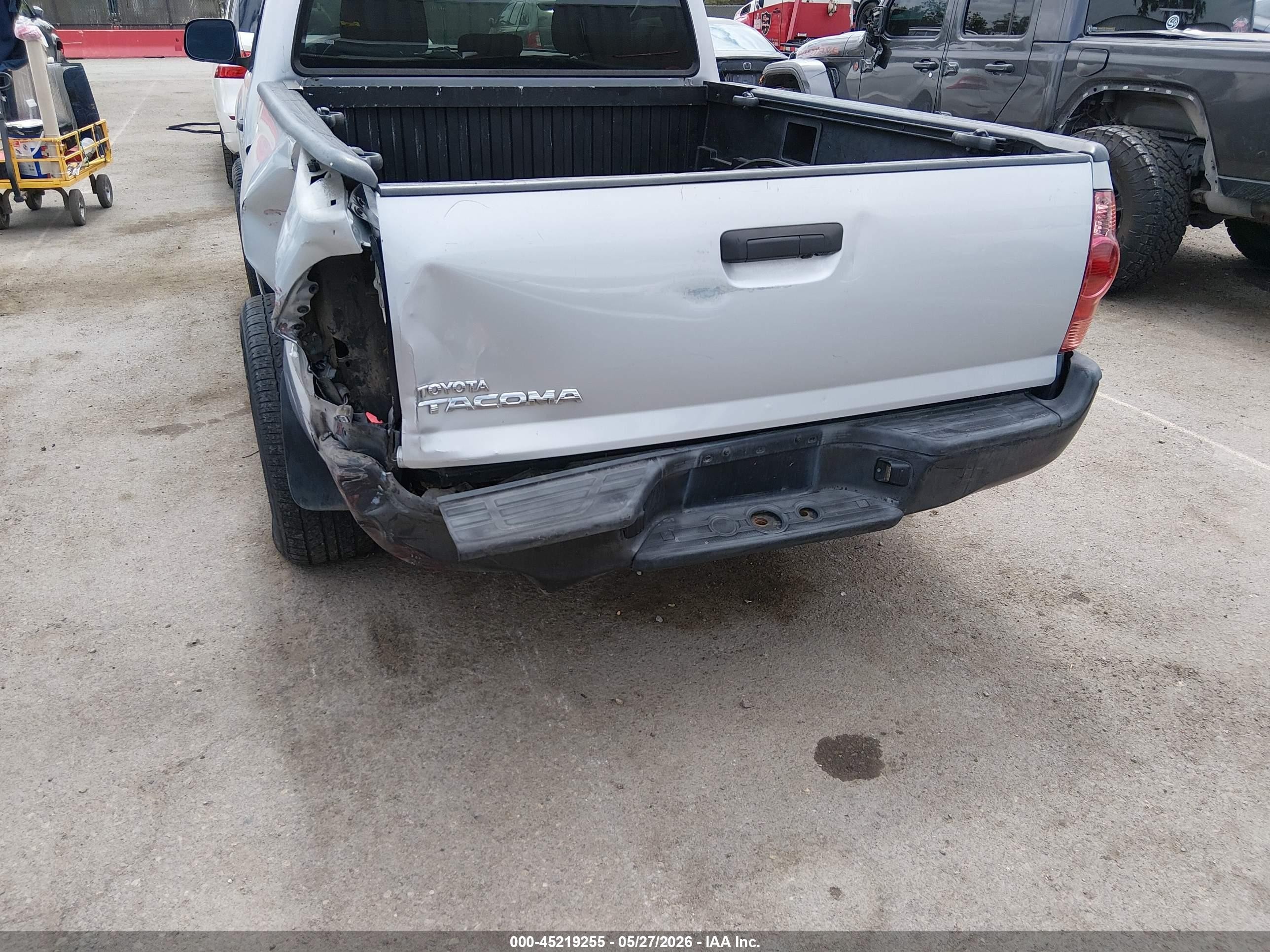 2006 Toyota Tacoma   Silver vin: 5TENX22N36Z255207