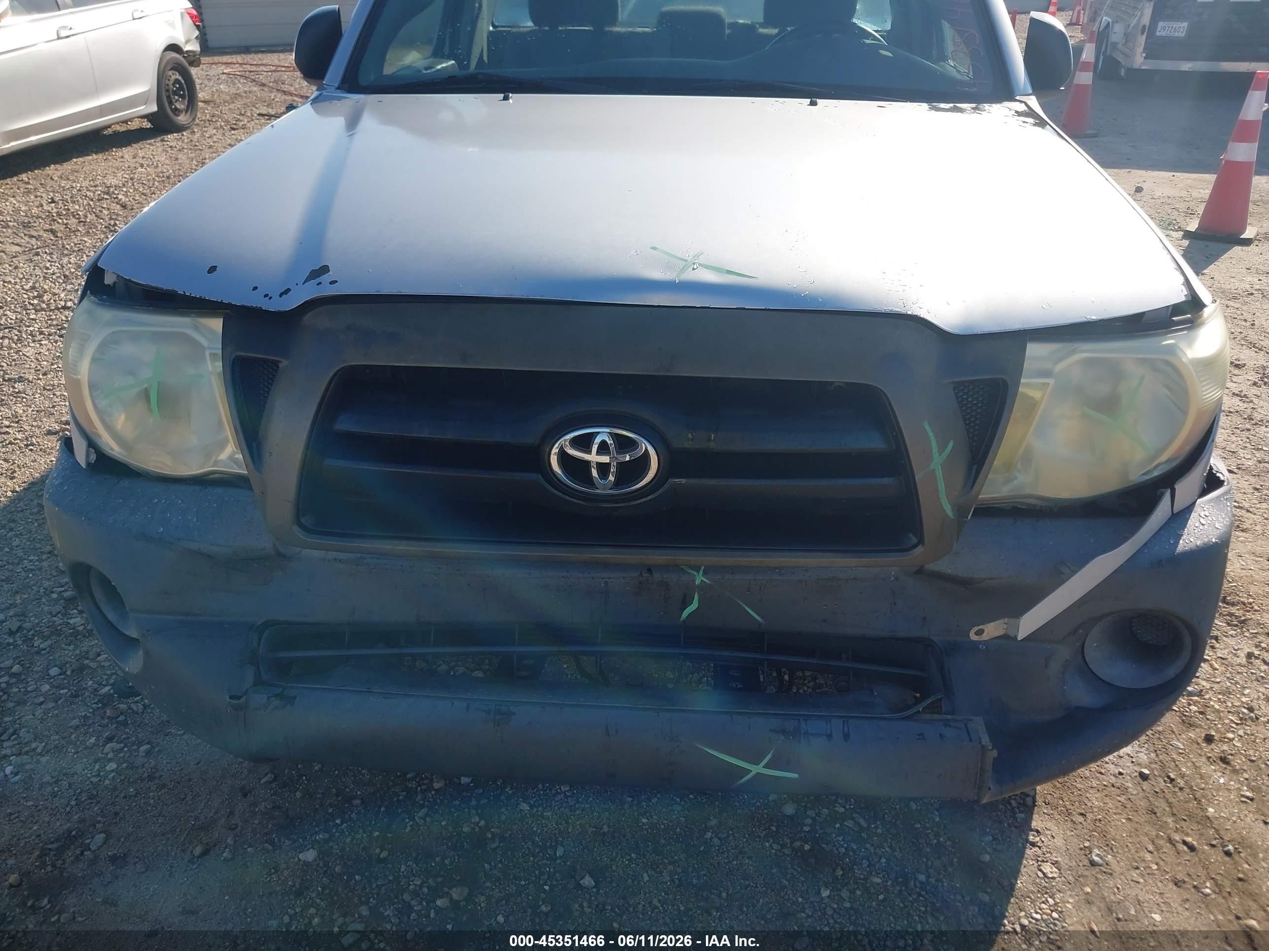 2007 Toyota Tacoma   Silver vin: 5TENX22N37Z401087