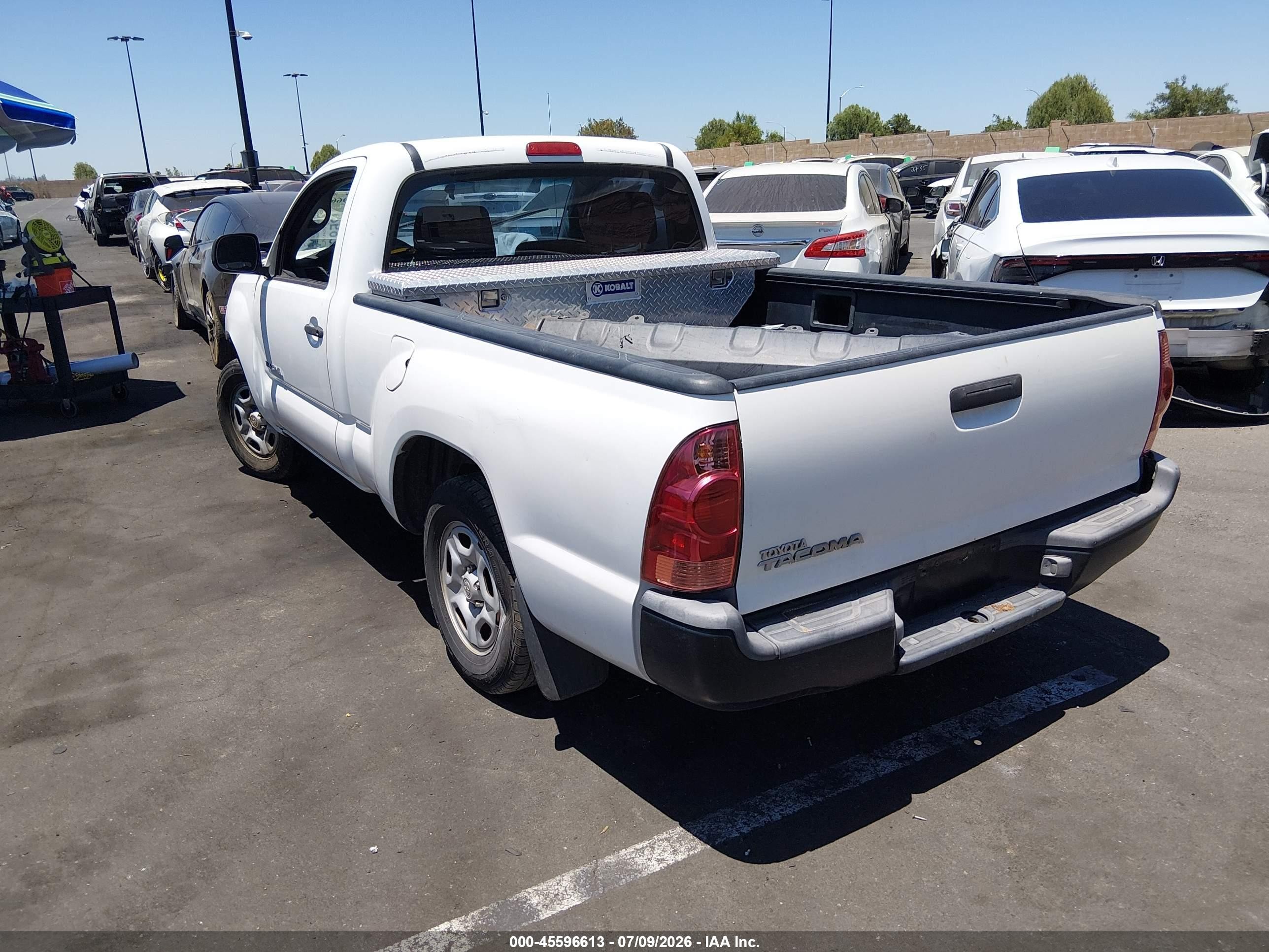 2005 Toyota Tacoma   White vin: 5TENX22N45Z091271