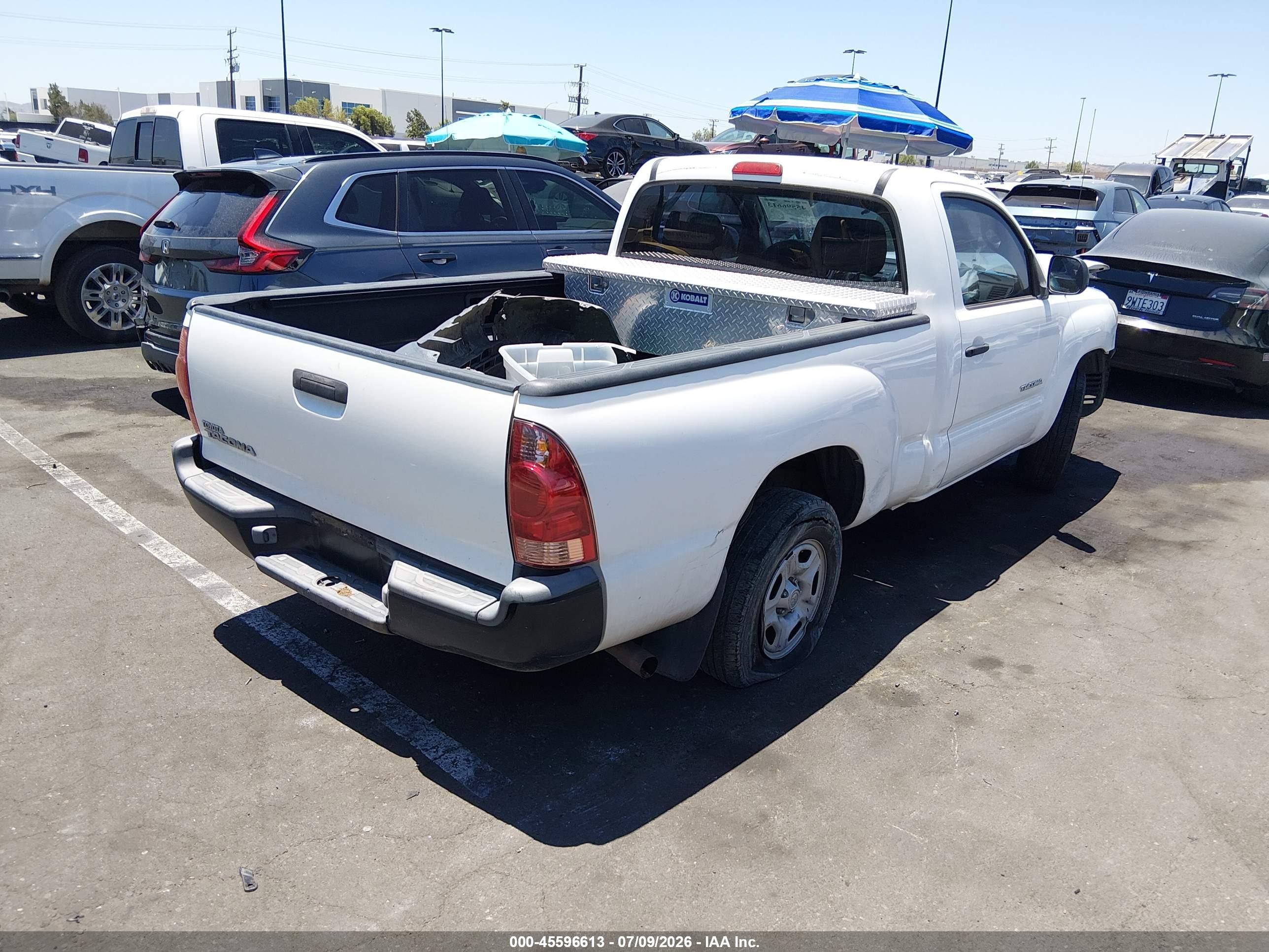 2005 Toyota Tacoma   White vin: 5TENX22N45Z091271