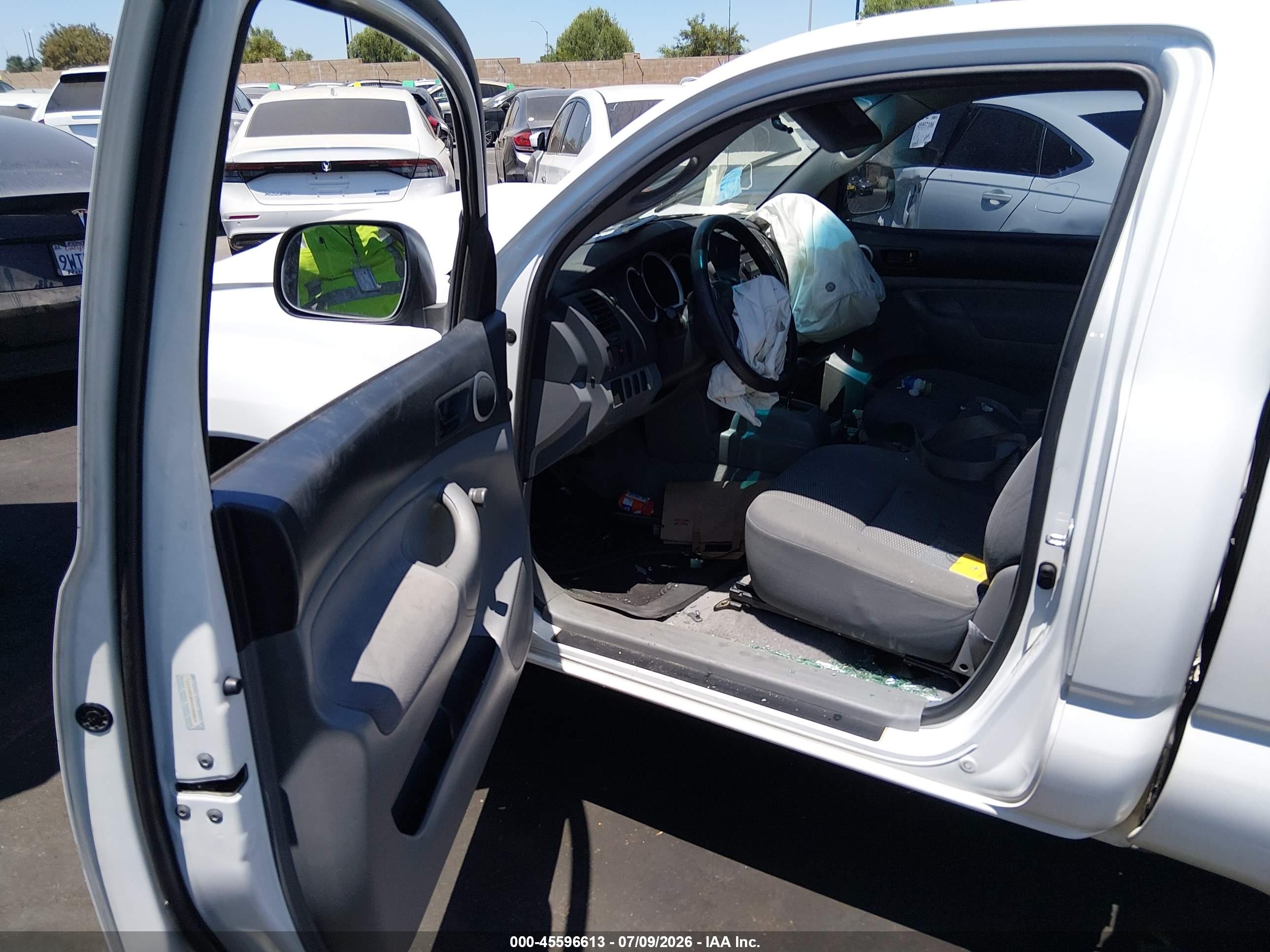 2005 Toyota Tacoma   White vin: 5TENX22N45Z091271