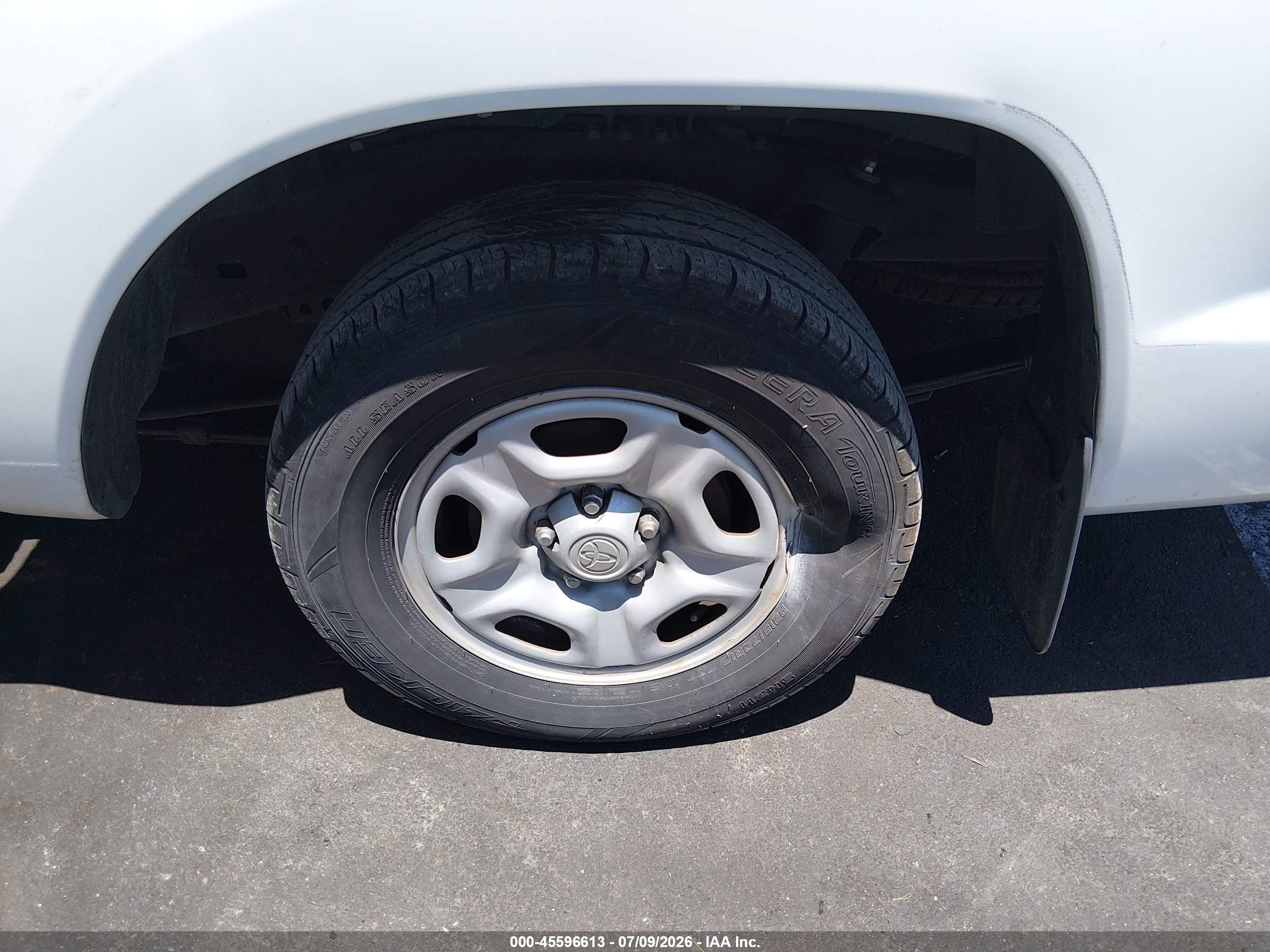 2005 Toyota Tacoma   White vin: 5TENX22N45Z091271