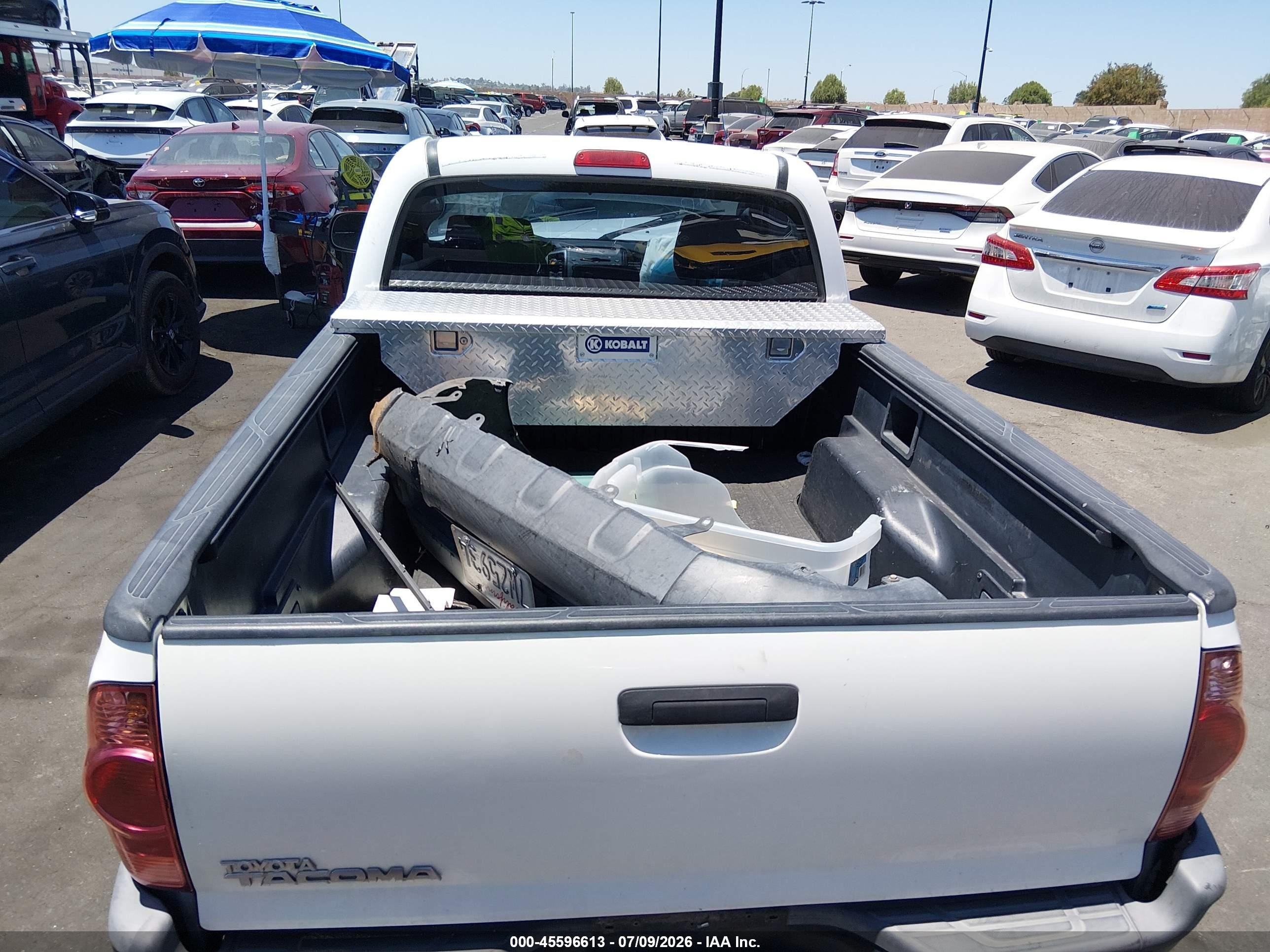 2005 Toyota Tacoma   White vin: 5TENX22N45Z091271