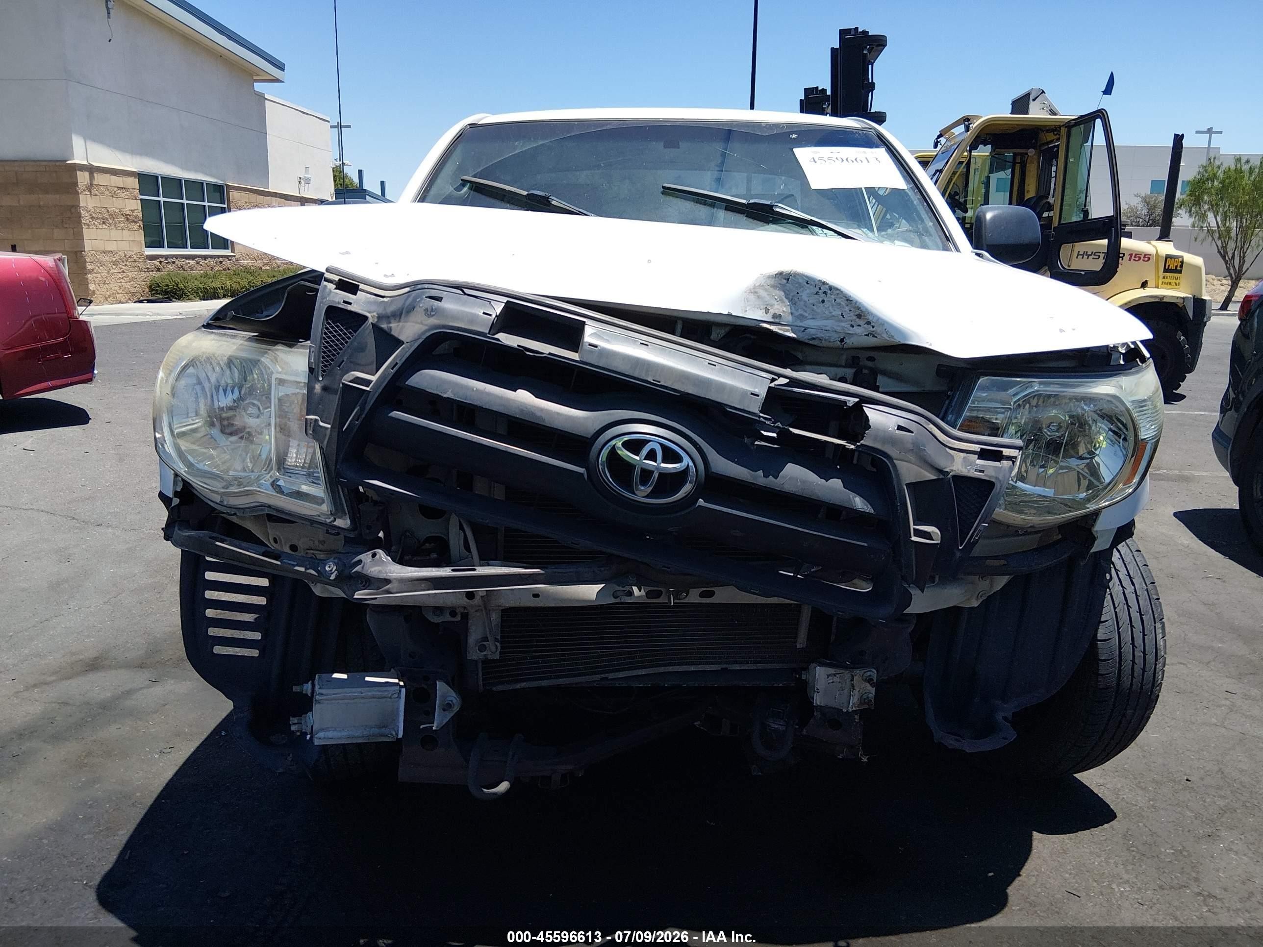 2005 Toyota Tacoma   White vin: 5TENX22N45Z091271