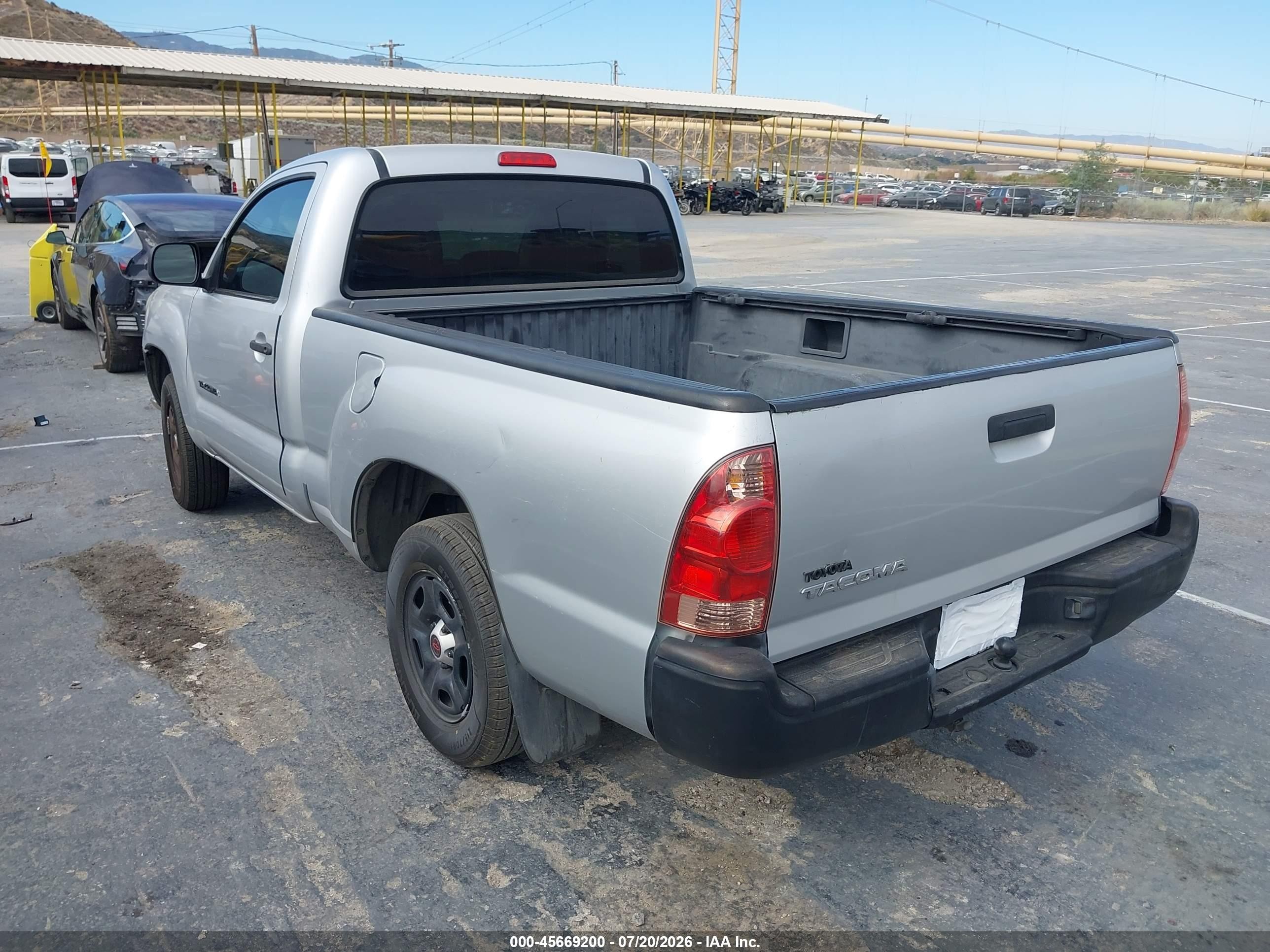2007 Toyota Tacoma   Silver vin: 5TENX22N47Z419565