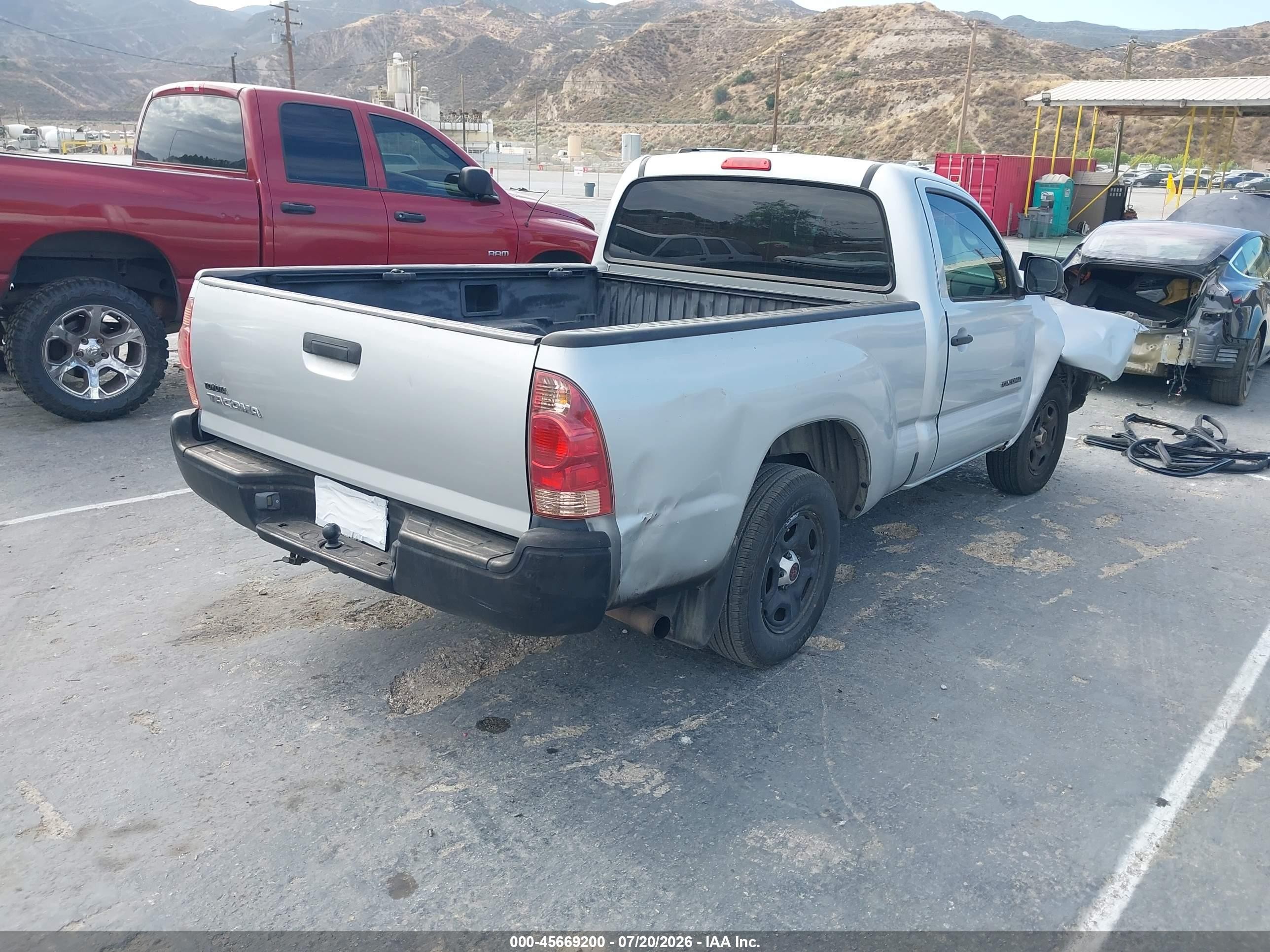 2007 Toyota Tacoma   Silver vin: 5TENX22N47Z419565