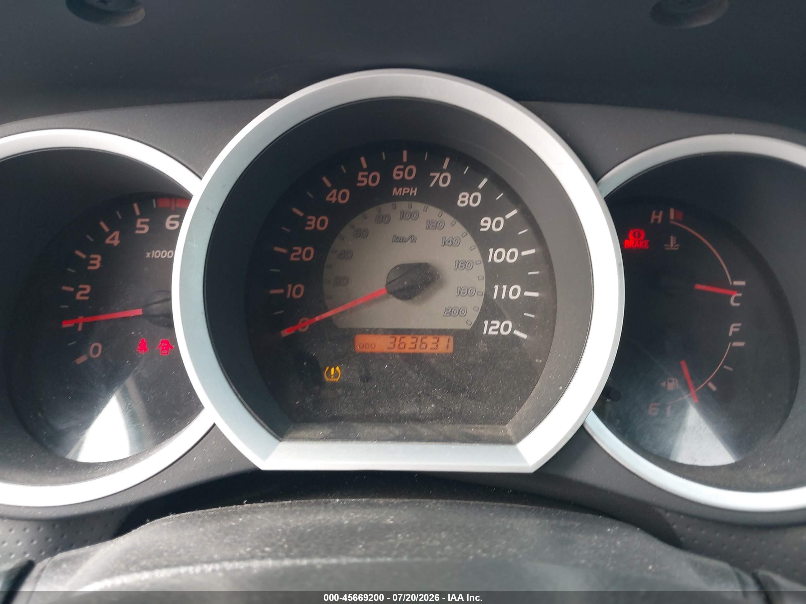 2007 Toyota Tacoma   Silver vin: 5TENX22N47Z419565