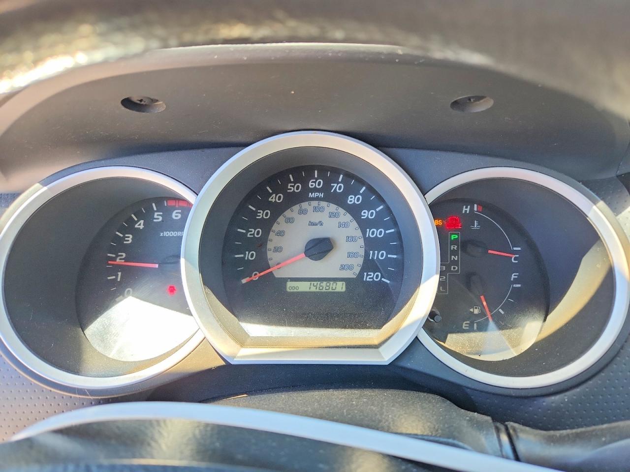 2005 Toyota Tacoma Base White vin: 5TENX22N55Z141935