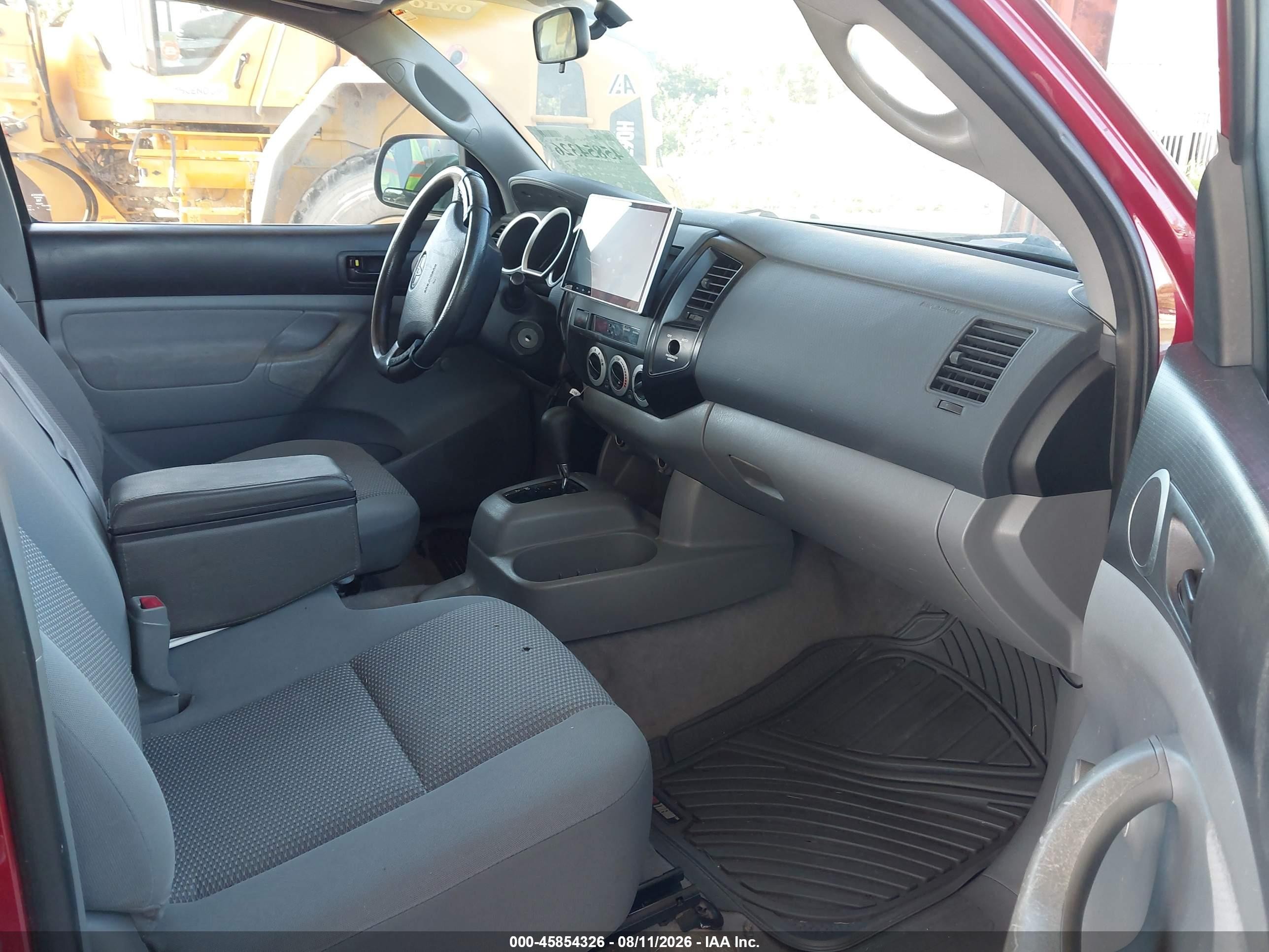 2006 Toyota Tacoma   Red vin: 5TENX22N56Z166299