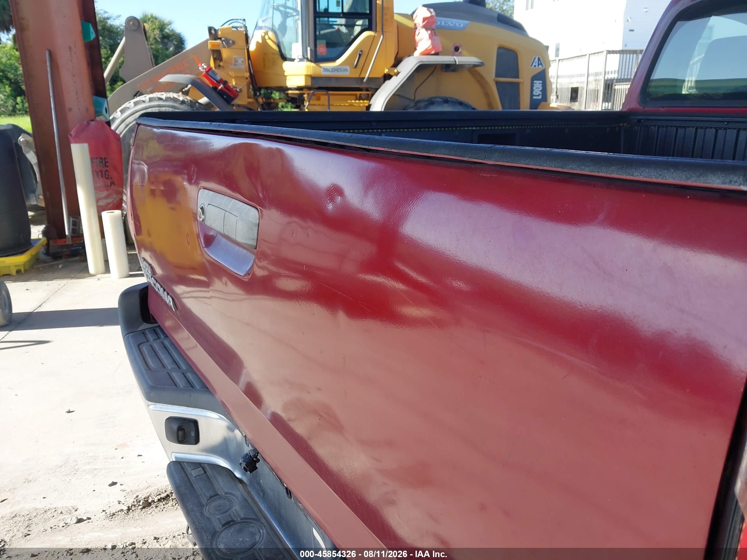 2006 Toyota Tacoma   Red vin: 5TENX22N56Z166299