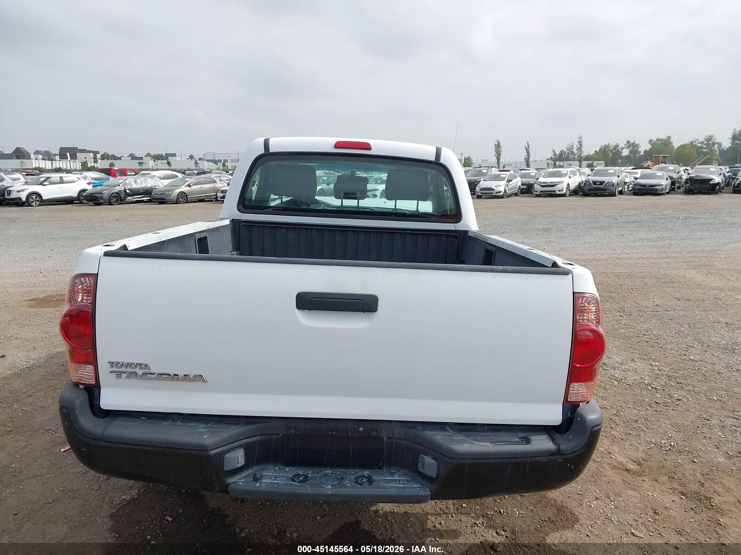 2006 Toyota Tacoma   White vin: 5TENX22N56Z245035