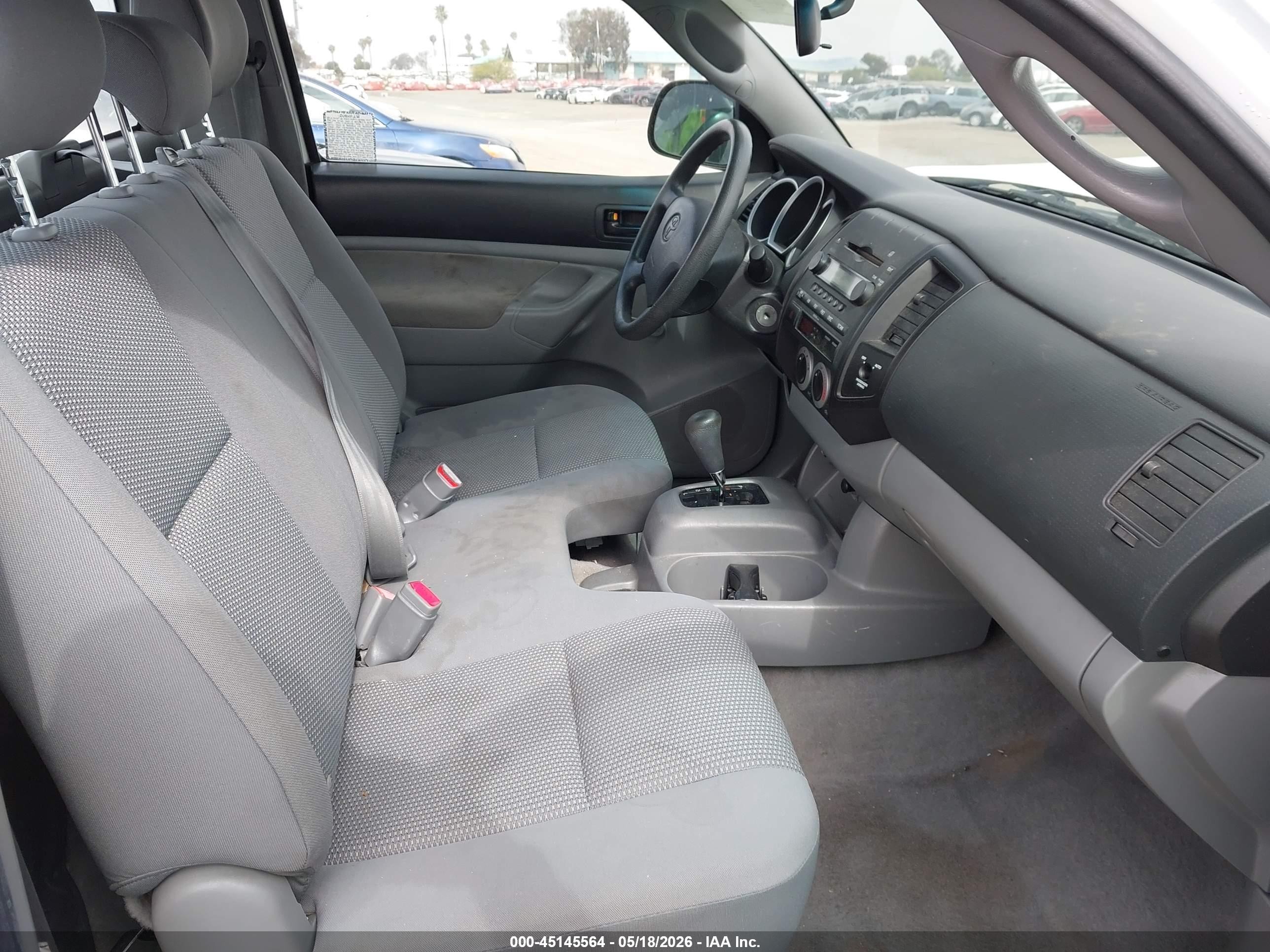 2006 Toyota Tacoma   White vin: 5TENX22N56Z245035