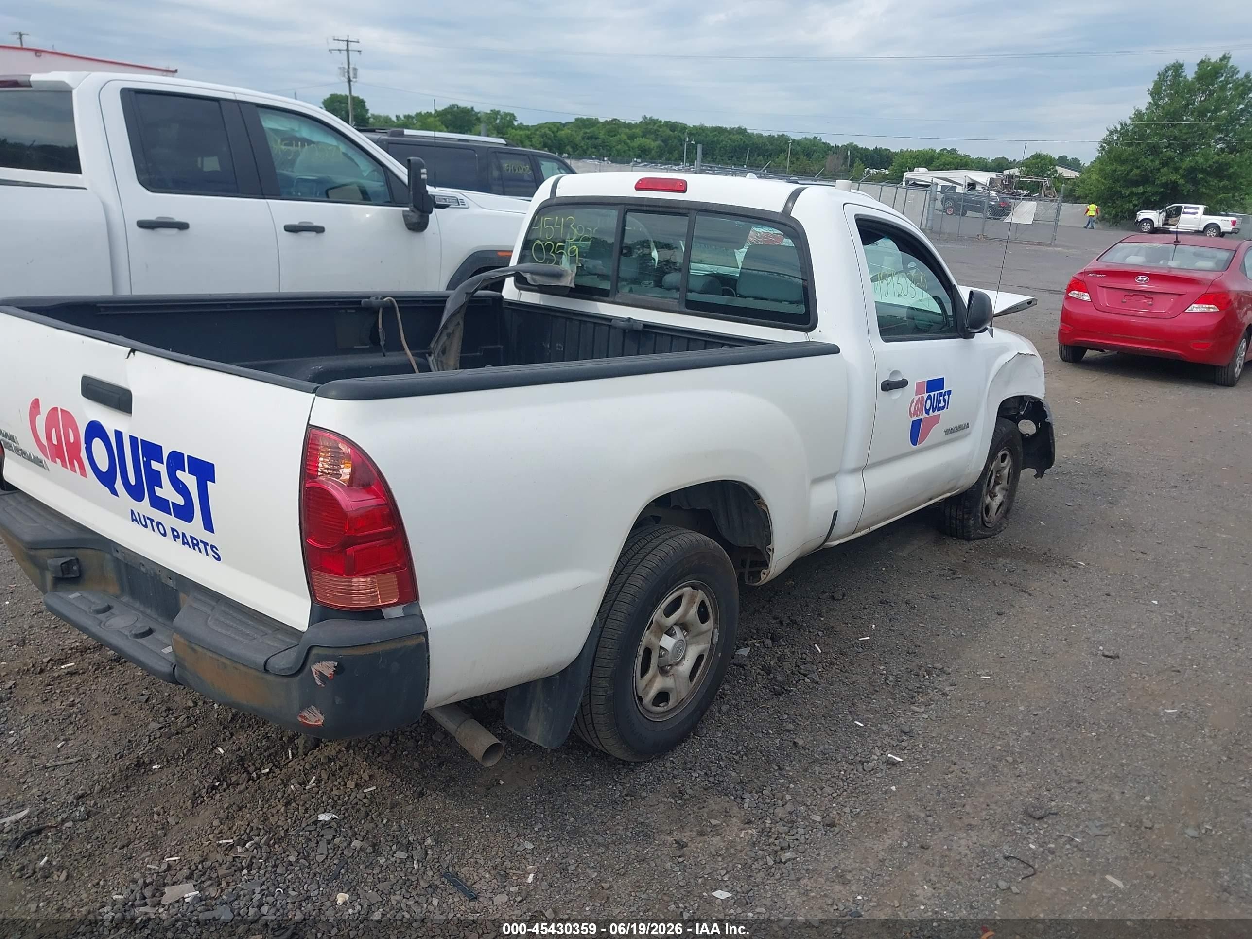 2007 Toyota Tacoma   White vin: 5TENX22N57Z429487