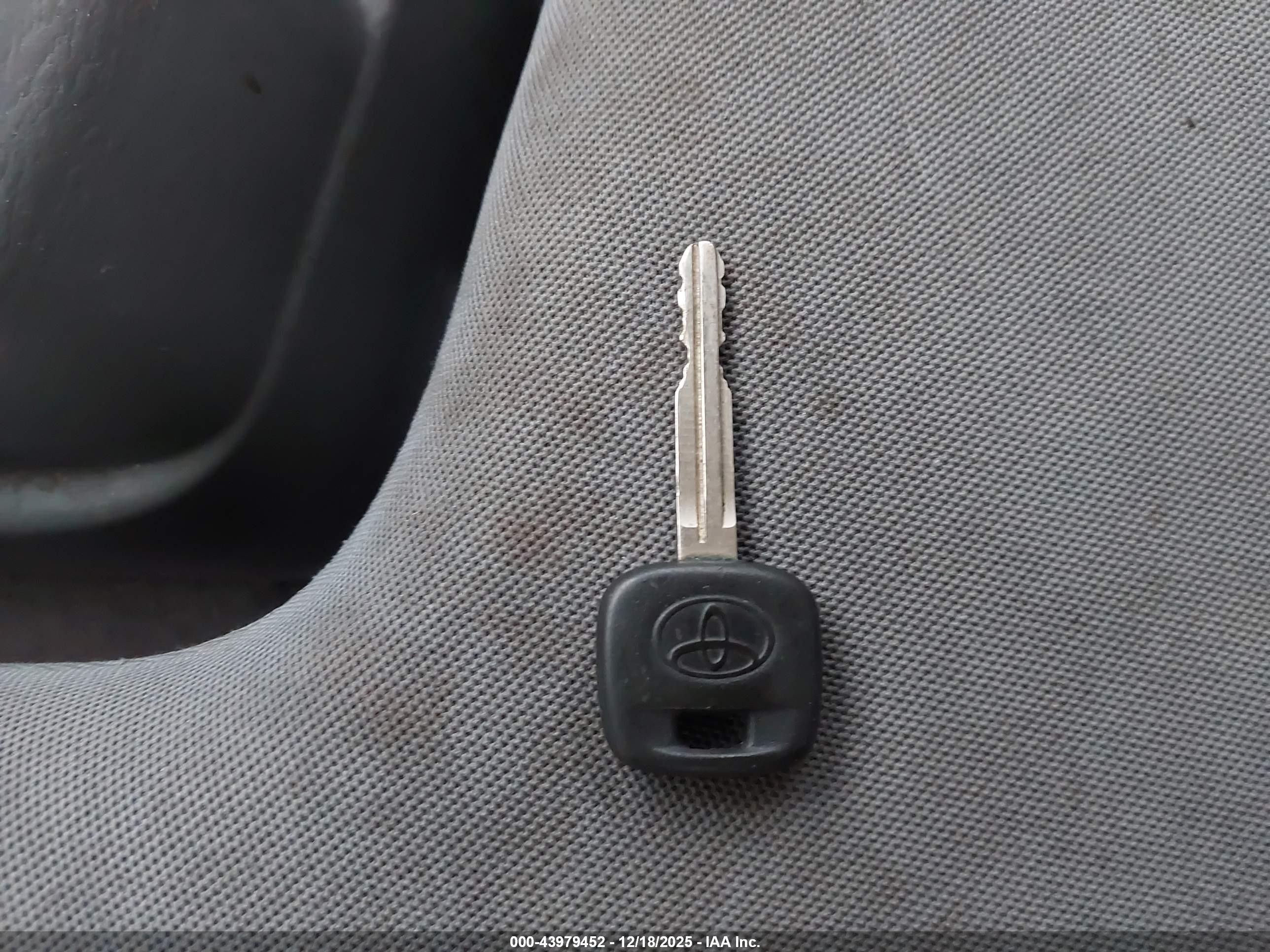 2007 Toyota Tacoma   Silver vin: 5TENX22N67Z350636