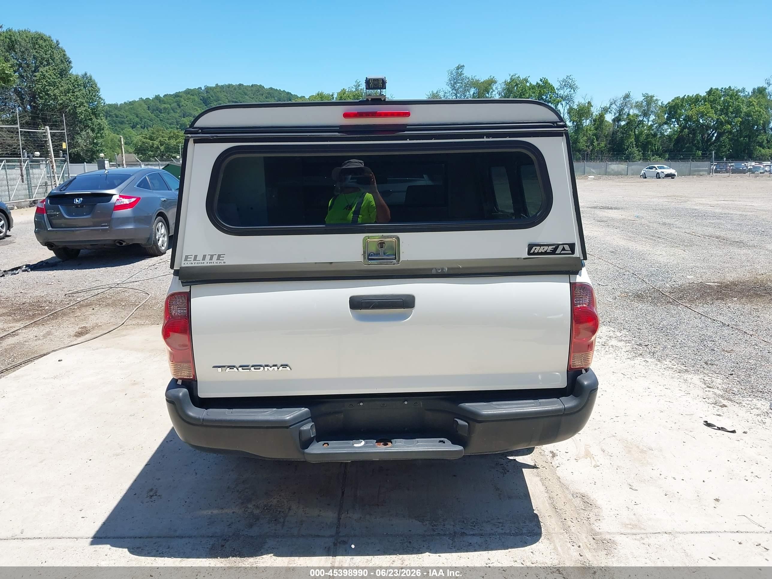 2007 Toyota Tacoma   White vin: 5TENX22N67Z389386