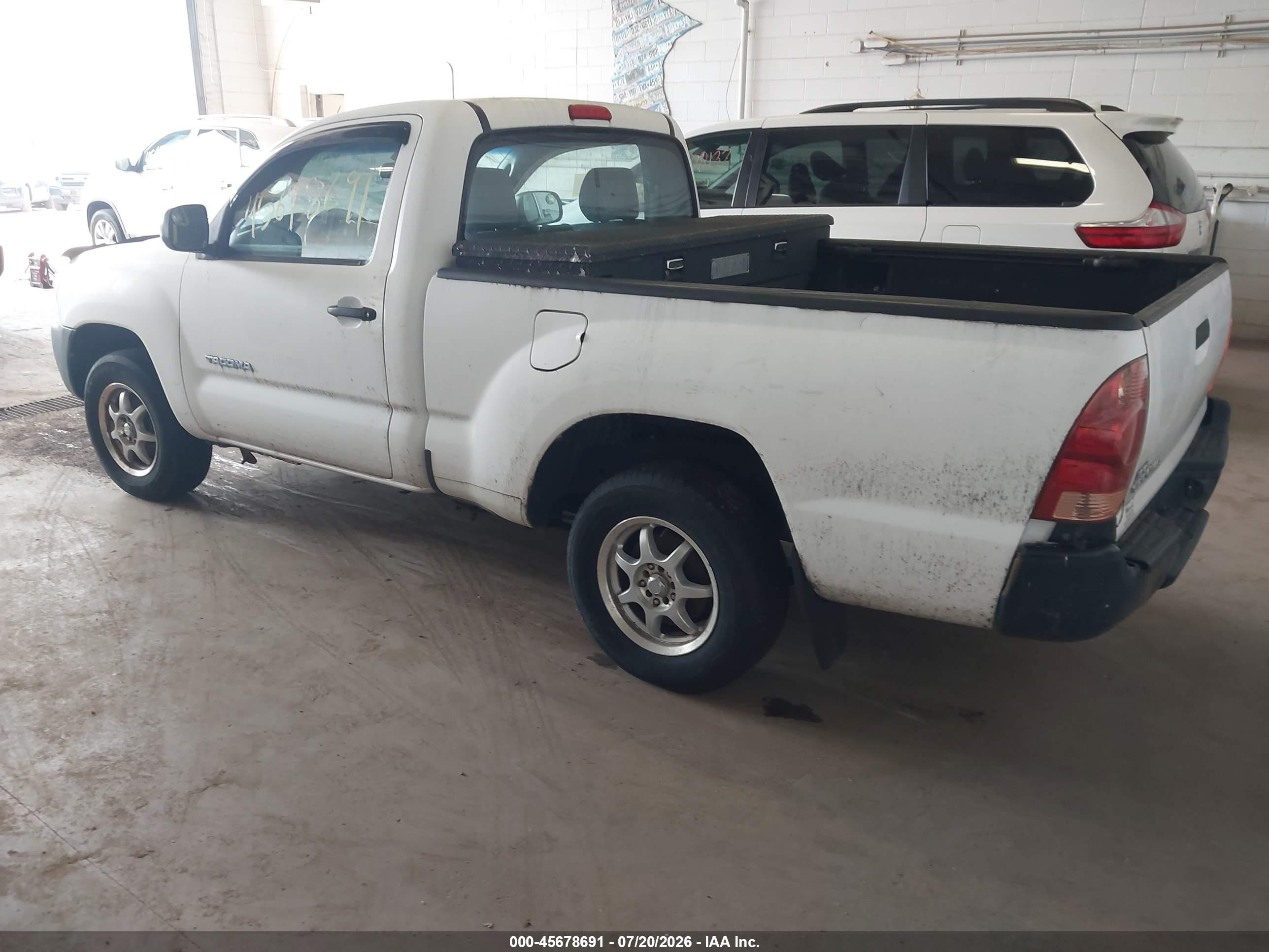 2008 Toyota Tacoma   White vin: 5TENX22N68Z569954