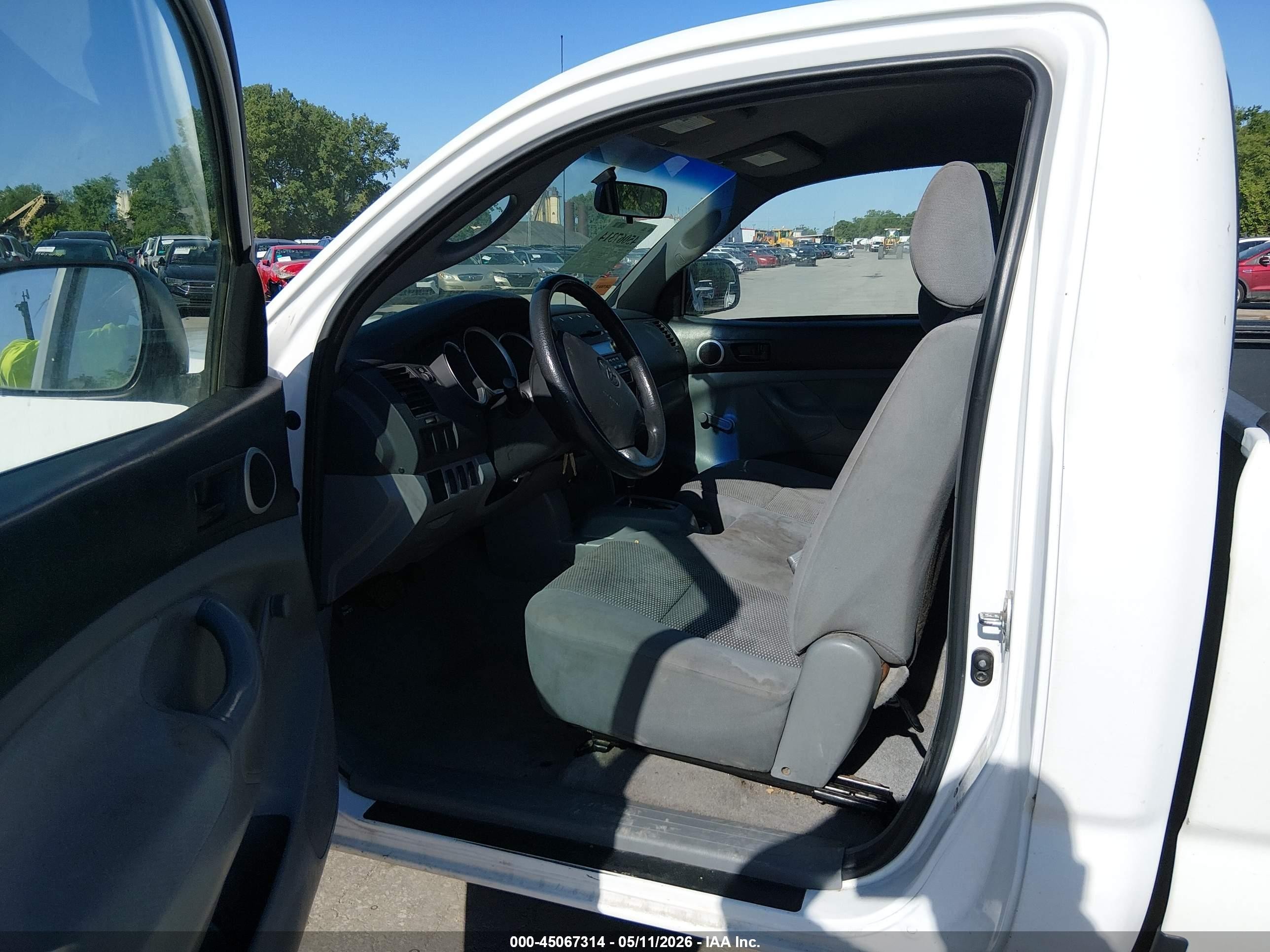 2008 Toyota Tacoma   White vin: 5TENX22N68Z579948