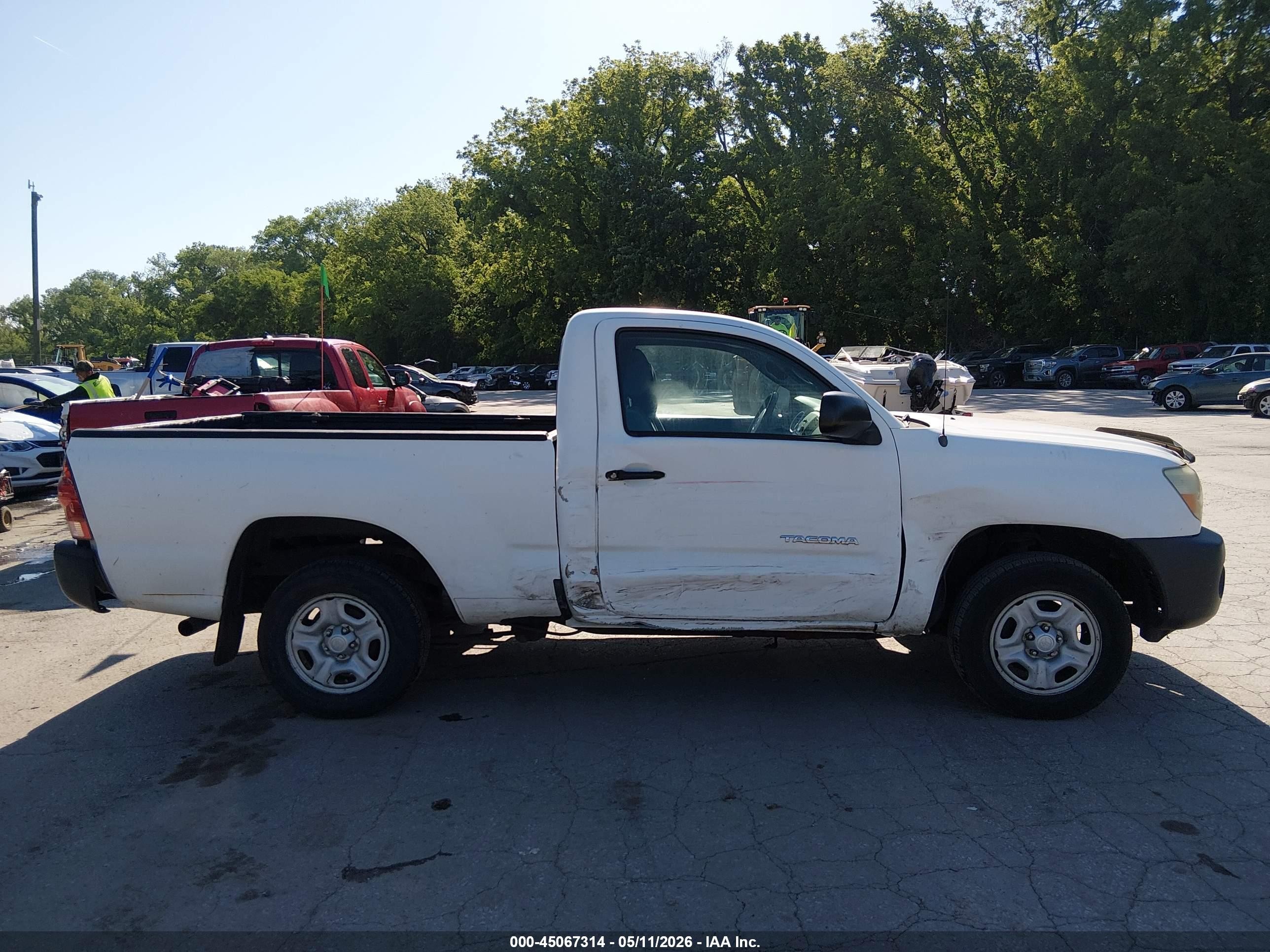 2008 Toyota Tacoma   White vin: 5TENX22N68Z579948