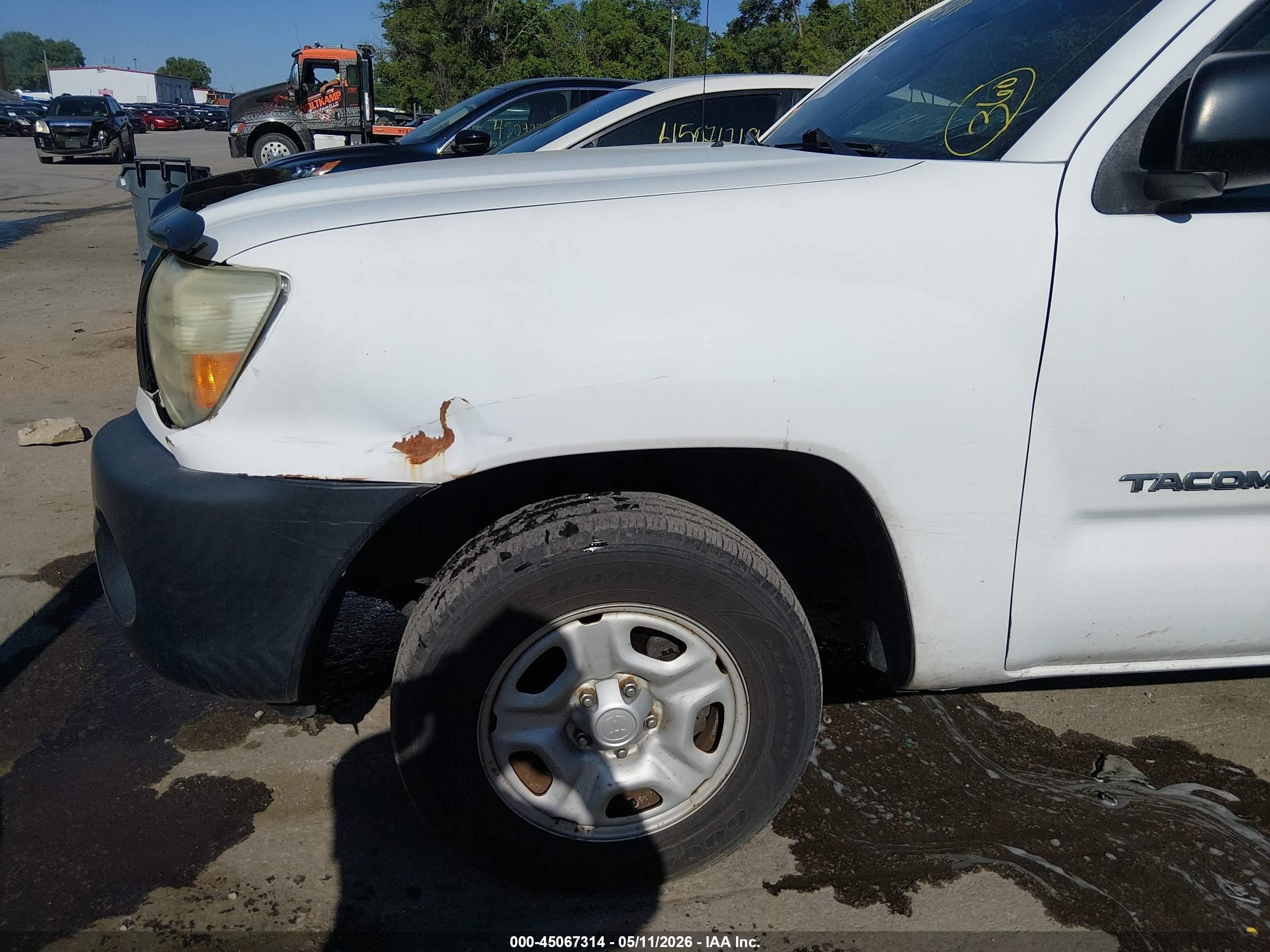 2008 Toyota Tacoma   White vin: 5TENX22N68Z579948
