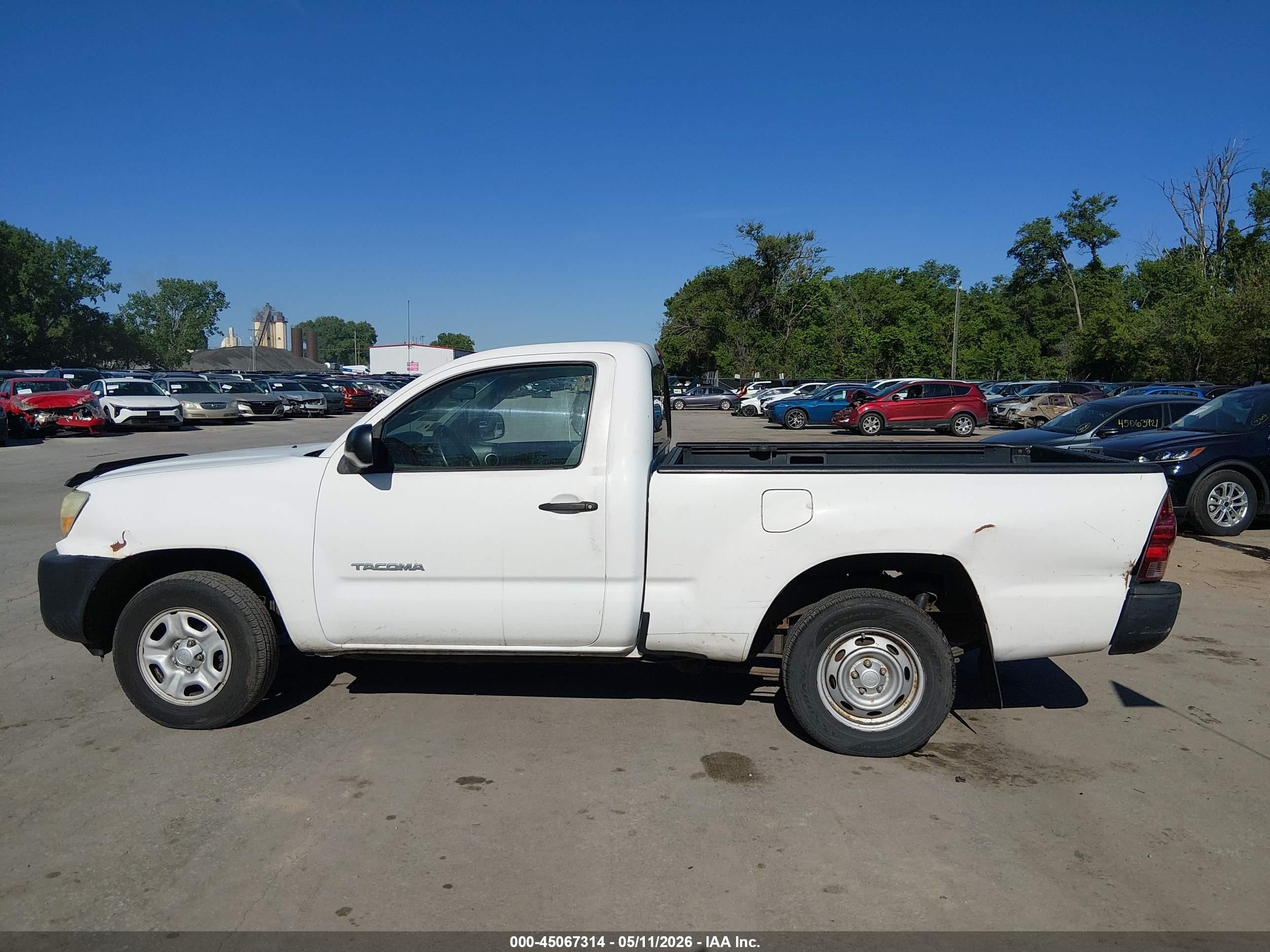 2008 Toyota Tacoma   White vin: 5TENX22N68Z579948