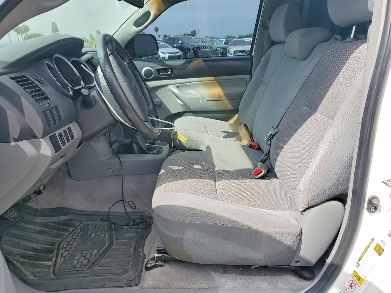 2009 Toyota Tacoma Base White vin: 5TENX22N69Z637526