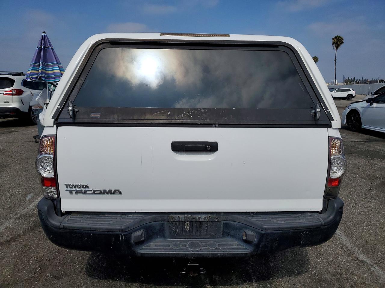 2009 Toyota Tacoma Base White vin: 5TENX22N69Z637526