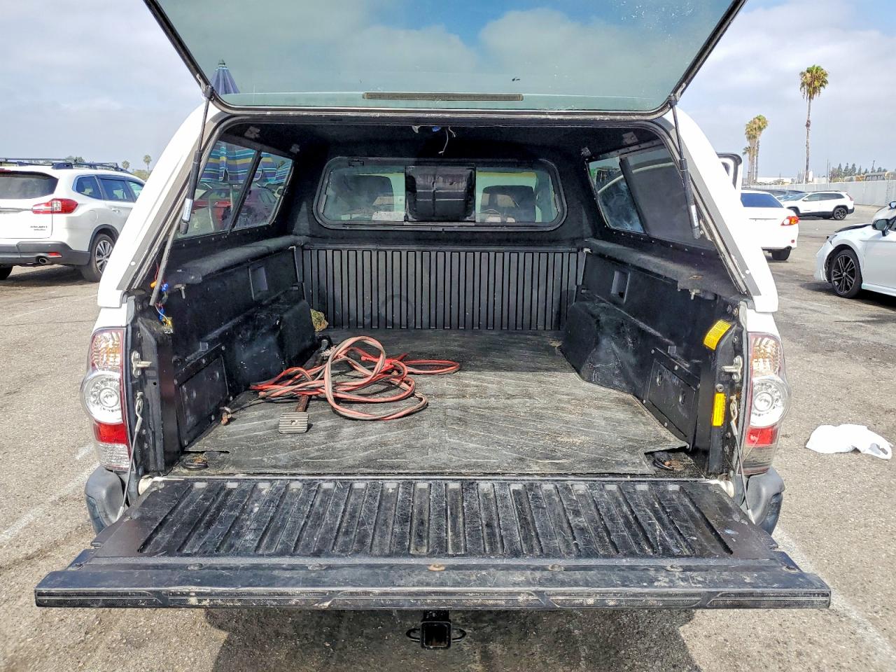 2009 Toyota Tacoma Base White vin: 5TENX22N69Z637526