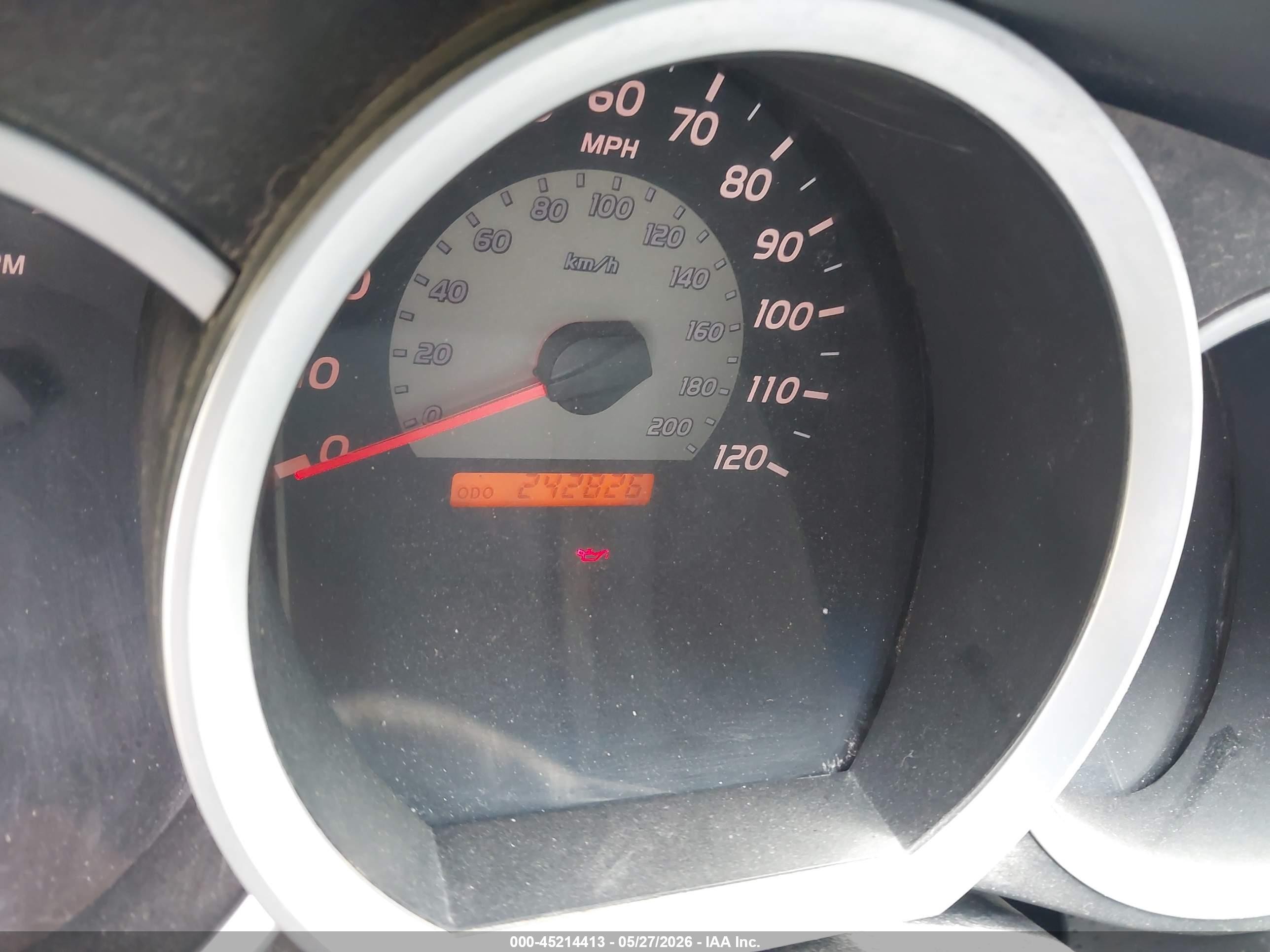 2005 Toyota Tacoma   White vin: 5TENX22N75Z085254