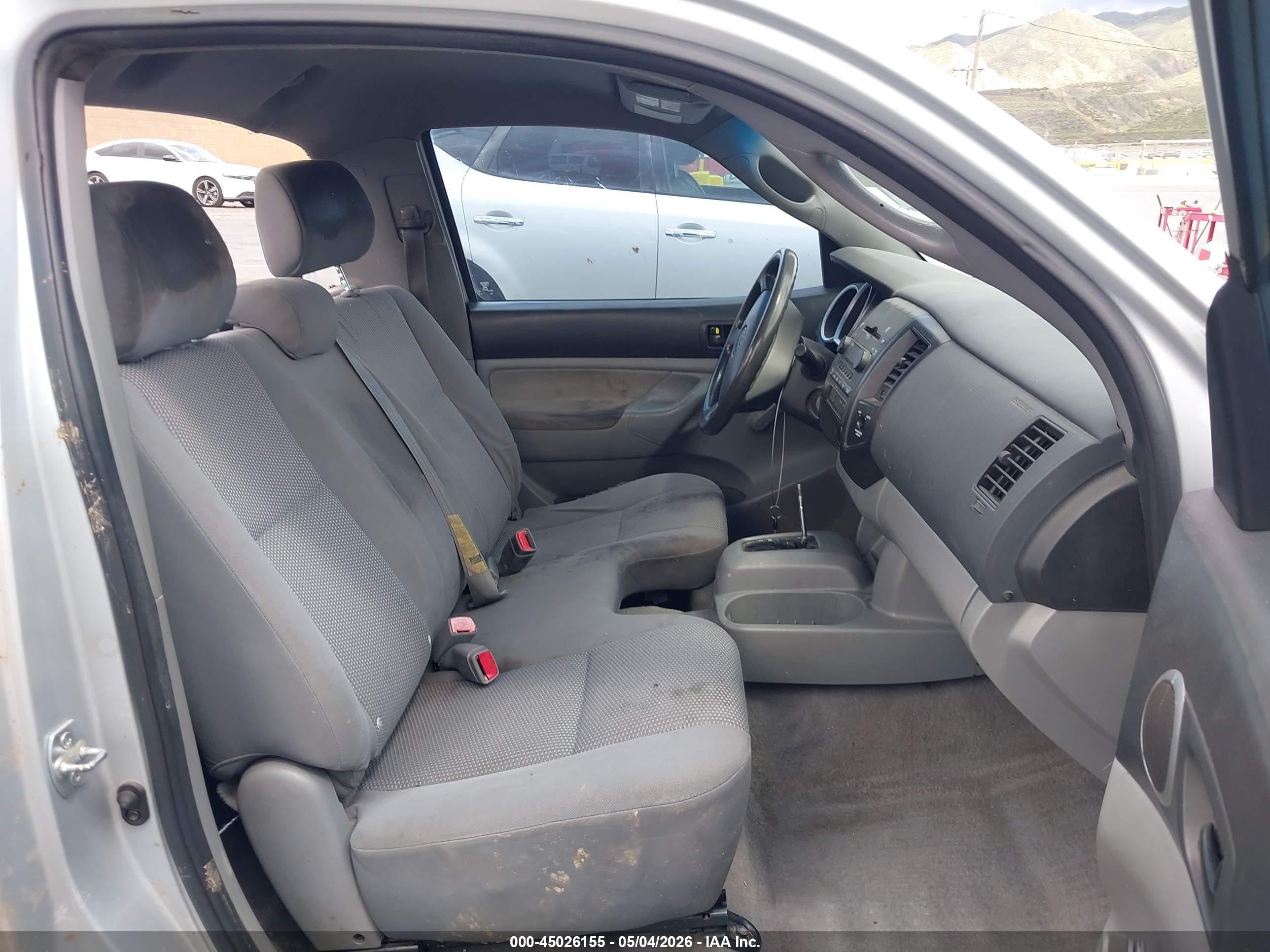 2006 Toyota Tacoma   Silver vin: 5TENX22N76Z173609