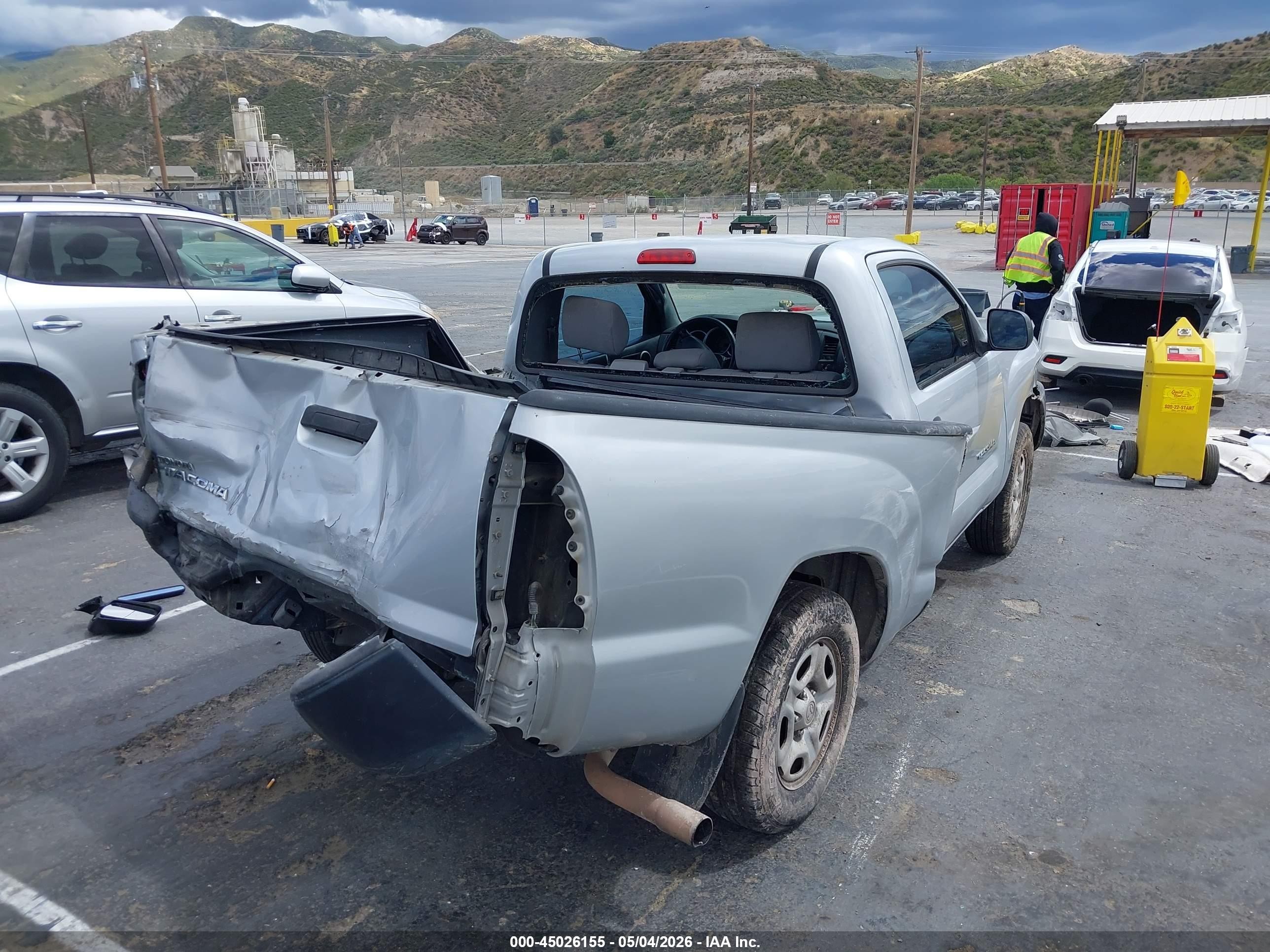 2006 Toyota Tacoma   Silver vin: 5TENX22N76Z173609