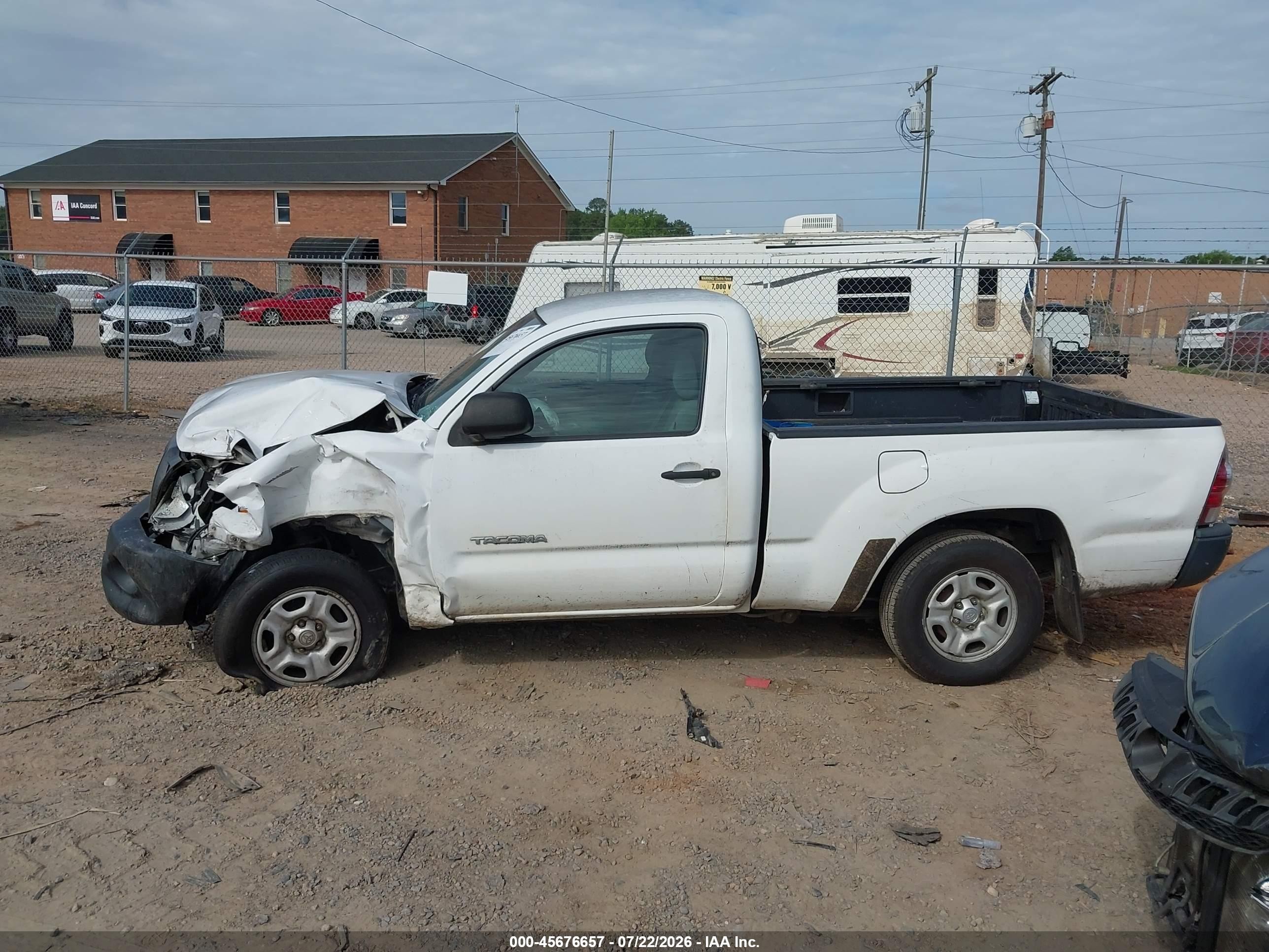 2009 Toyota Tacoma   White vin: 5TENX22N79Z646901