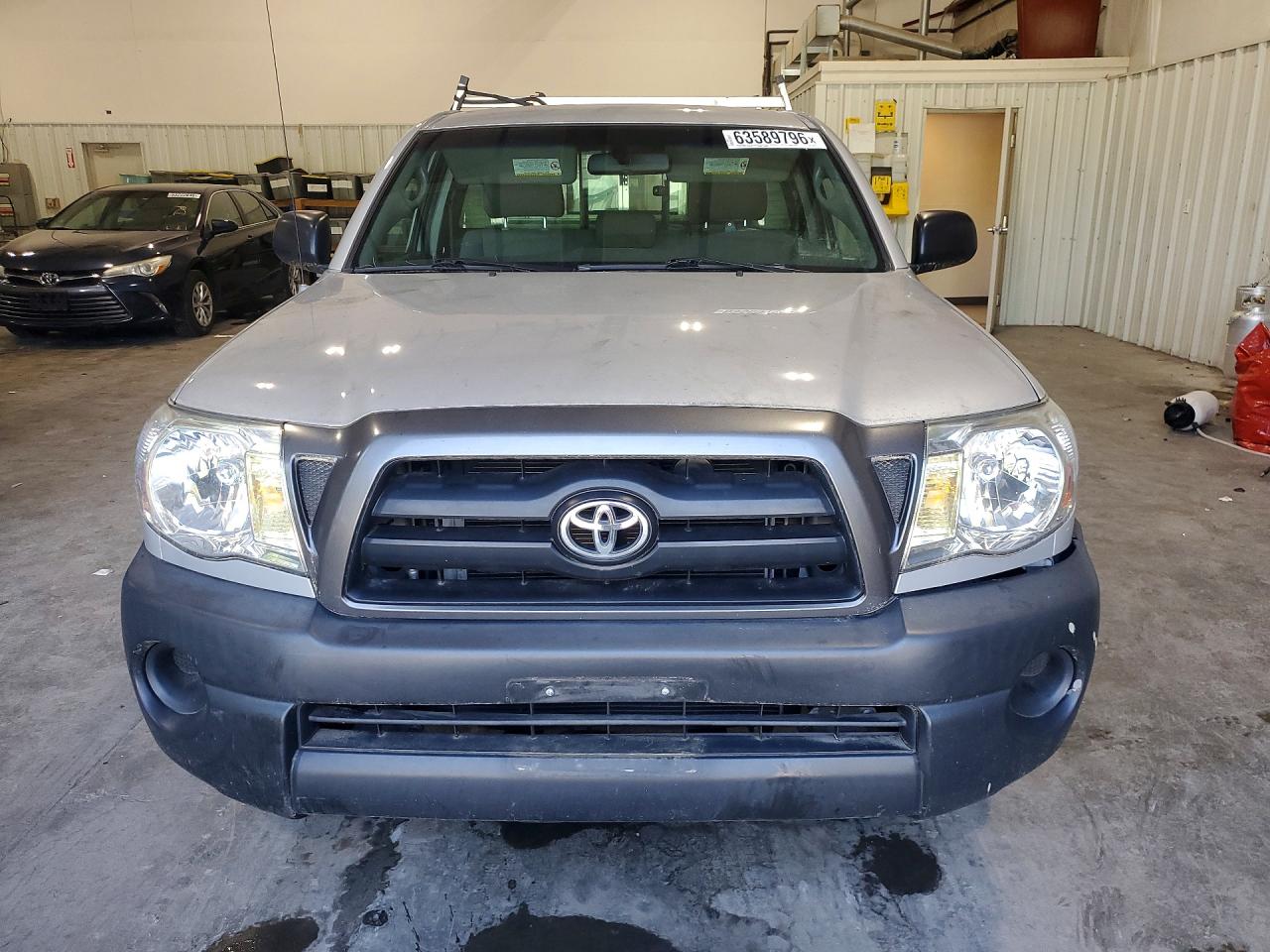 2005 Toyota Tacoma Base Silver vin: 5TENX22N85Z100683