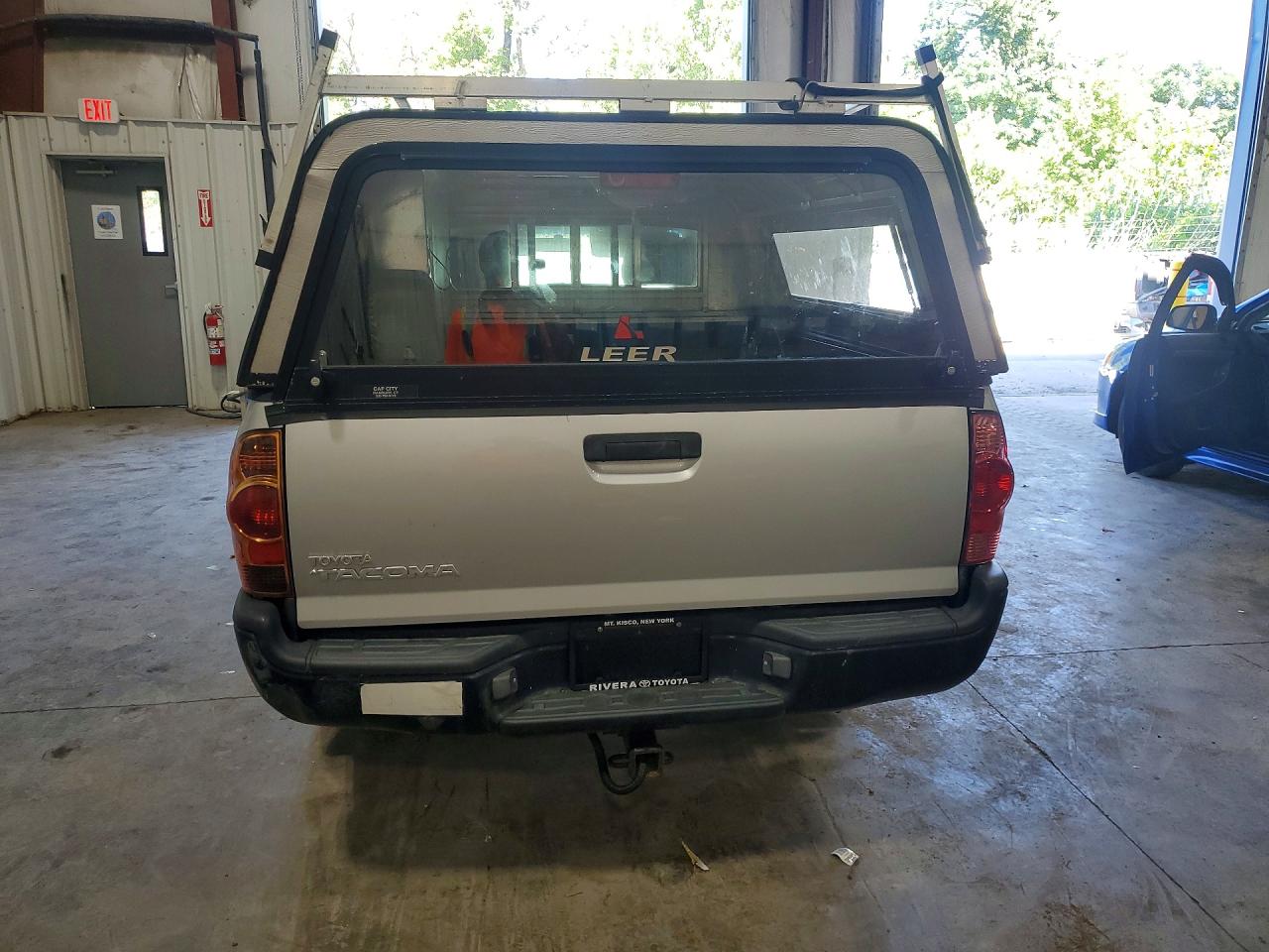 2005 Toyota Tacoma Base Silver vin: 5TENX22N85Z100683