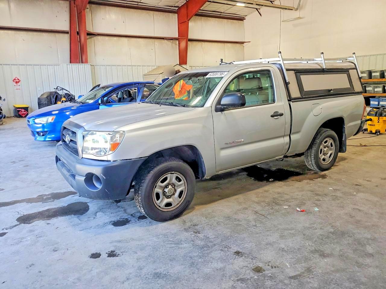 2005 Toyota Tacoma Base Серебряный vin: 5TENX22N85Z100683