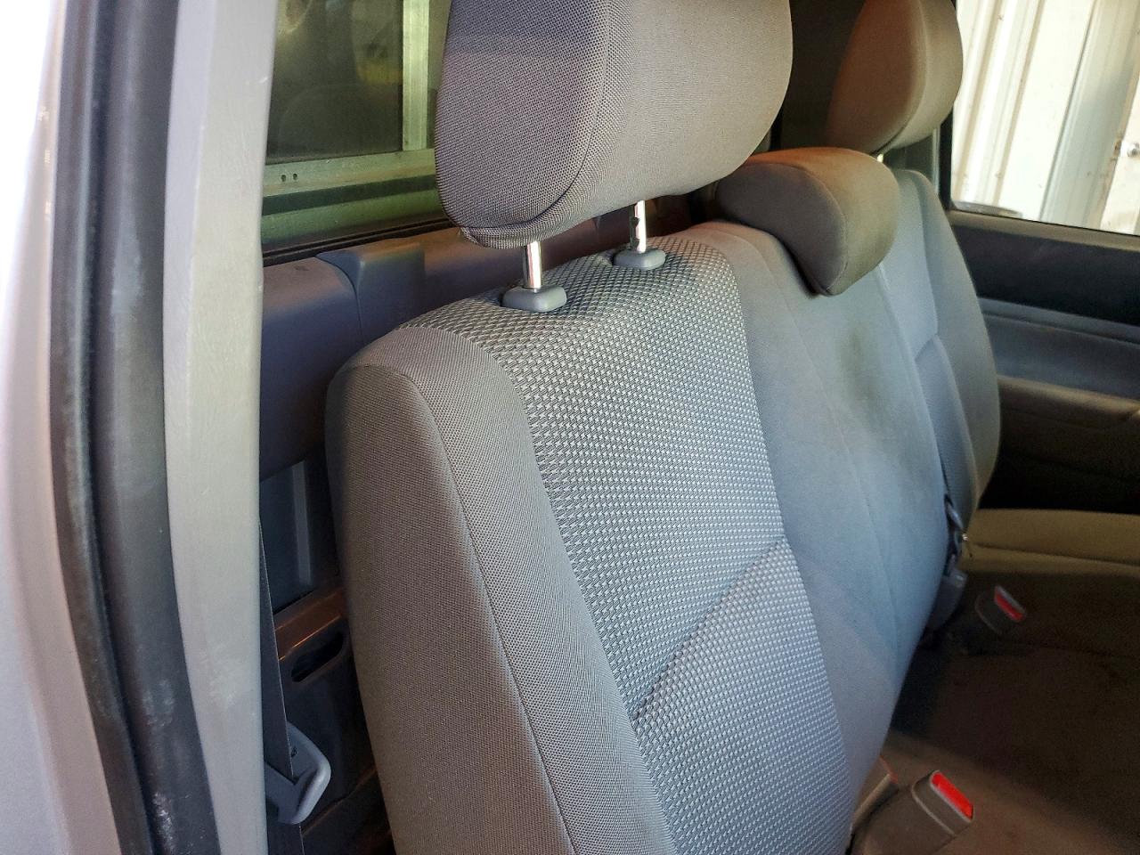 2005 Toyota Tacoma Base Silver vin: 5TENX22N85Z100683