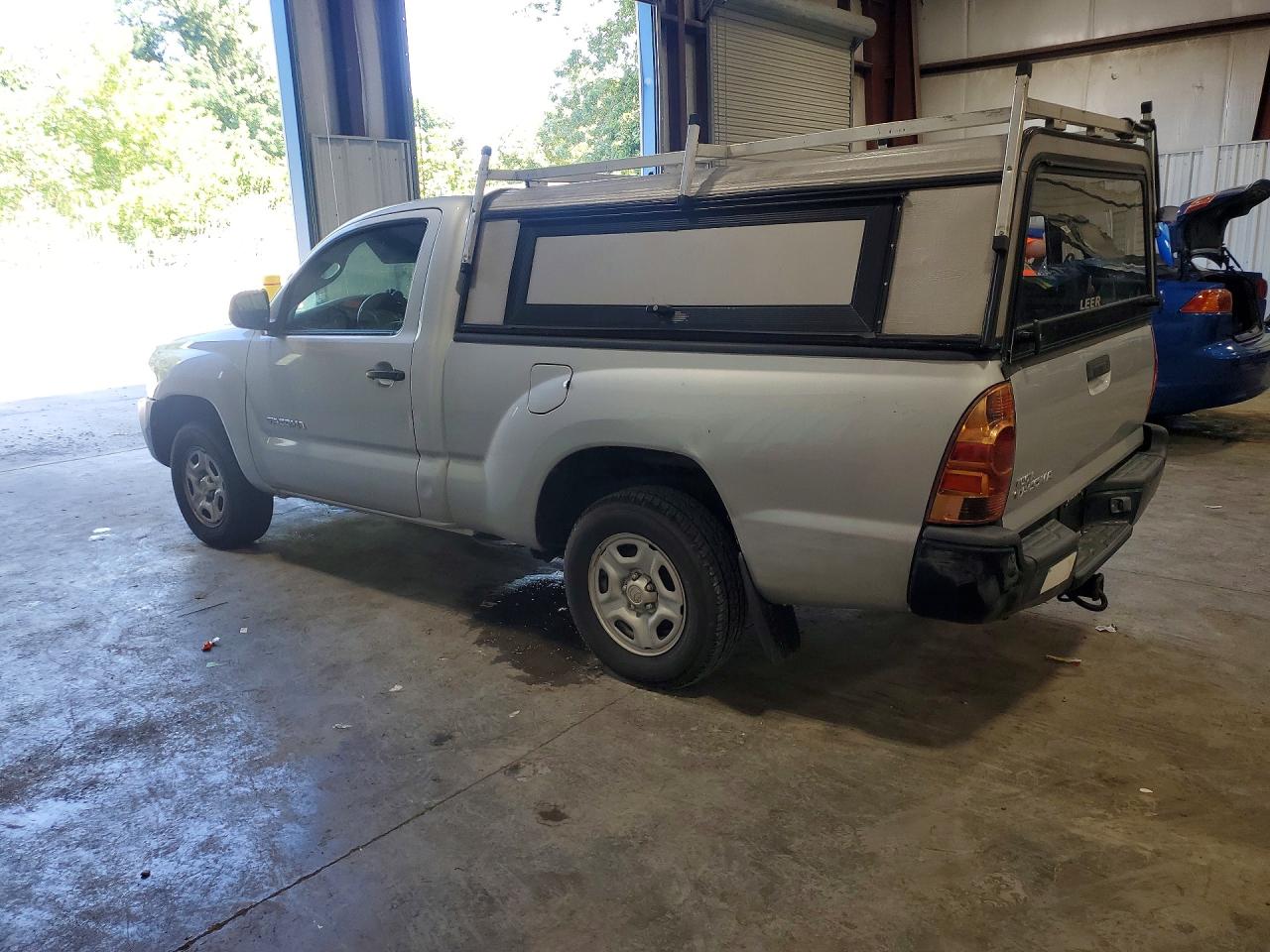2005 Toyota Tacoma Base Silver vin: 5TENX22N85Z100683