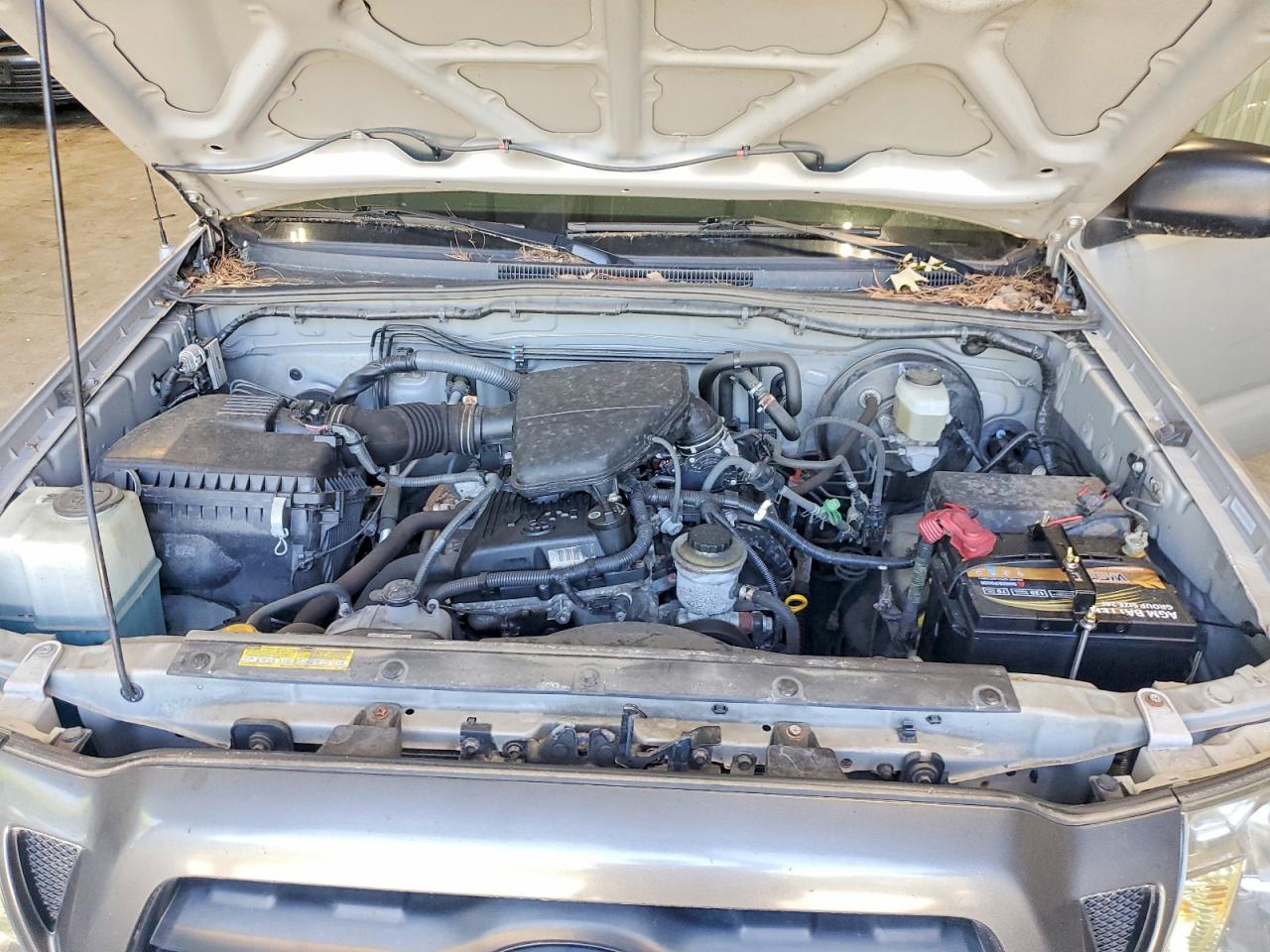 2005 Toyota Tacoma Base Silver vin: 5TENX22N85Z100683