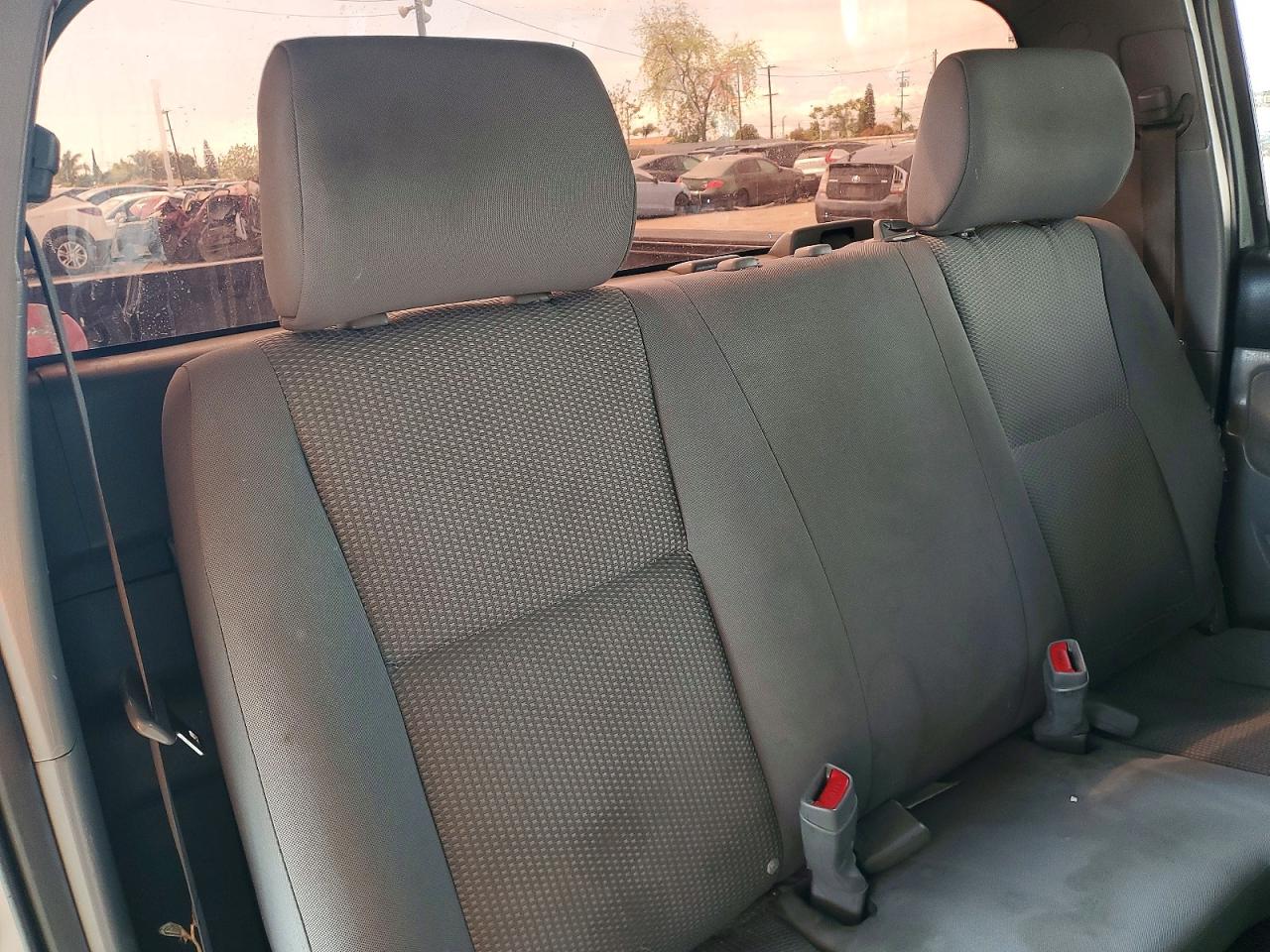 2005 Toyota Tacoma Base Silver vin: 5TENX22N85Z114034