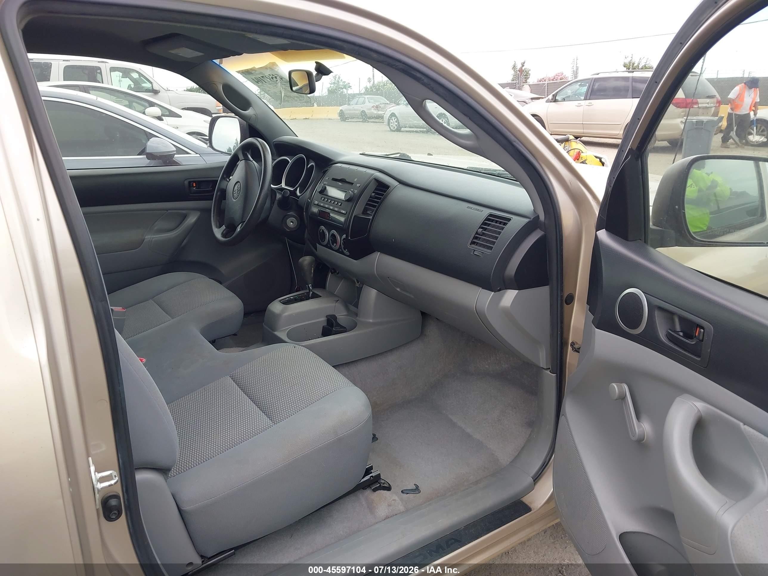 2008 Toyota Tacoma   Gold vin: 5TENX22N88Z490124