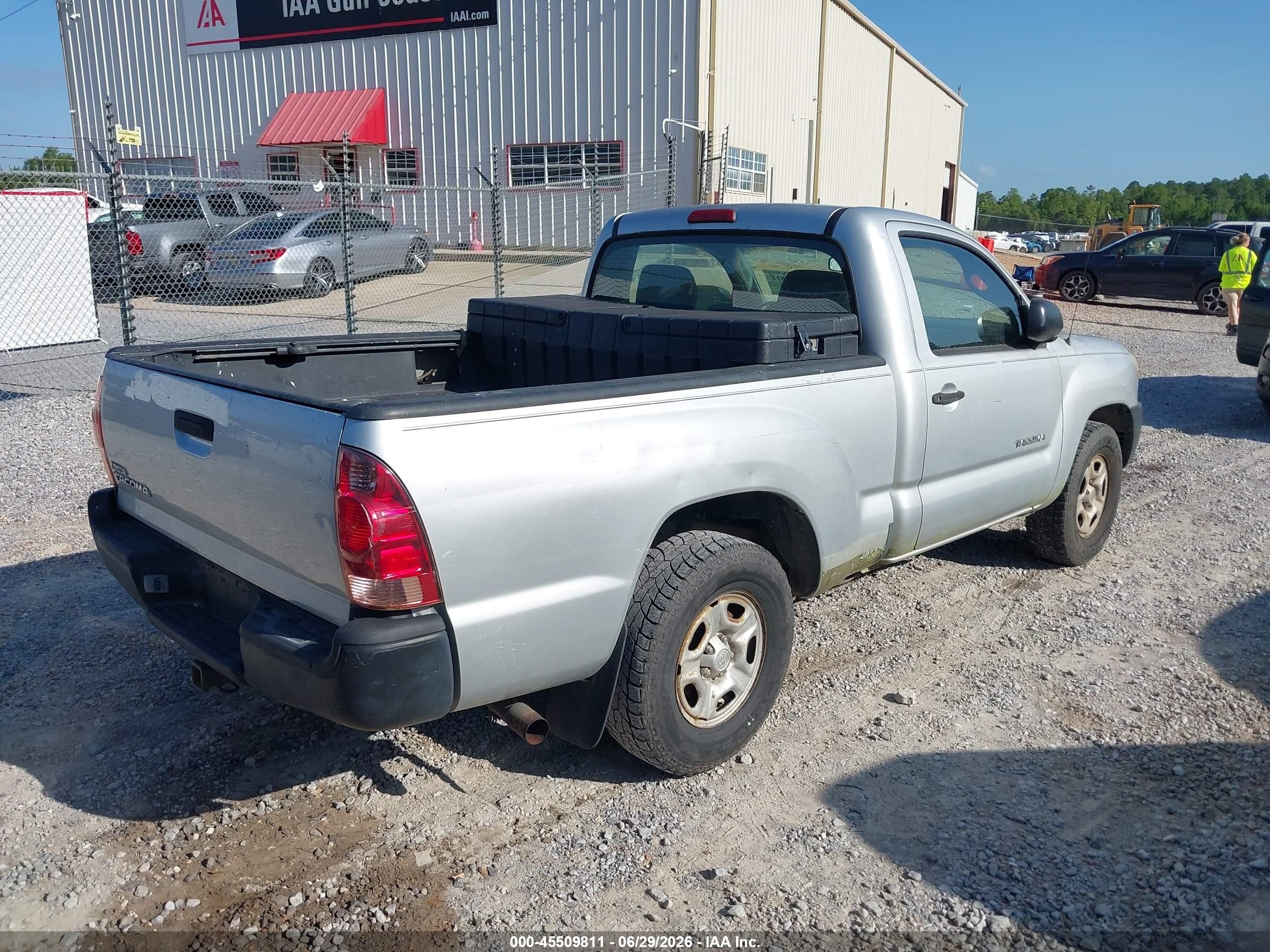 2007 Toyota Tacoma   Silver vin: 5TENX22N97Z322586