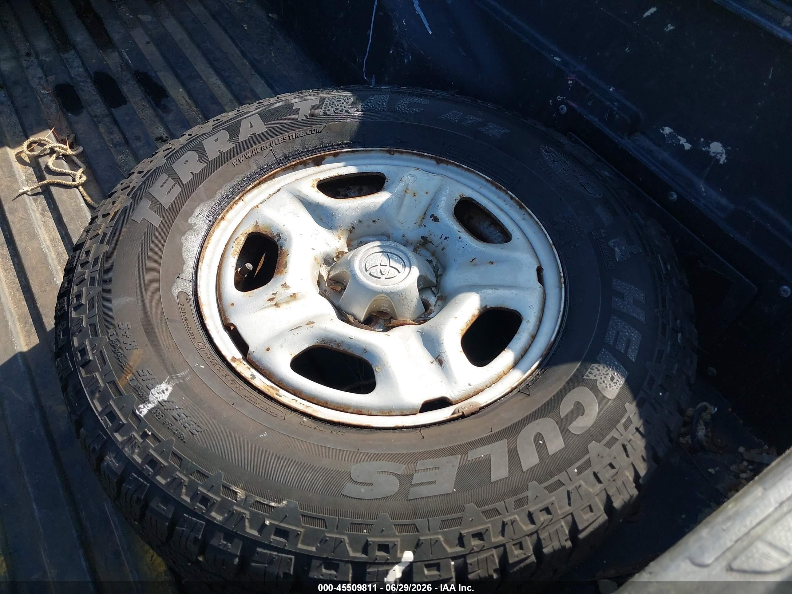 2007 Toyota Tacoma   Silver vin: 5TENX22N97Z322586
