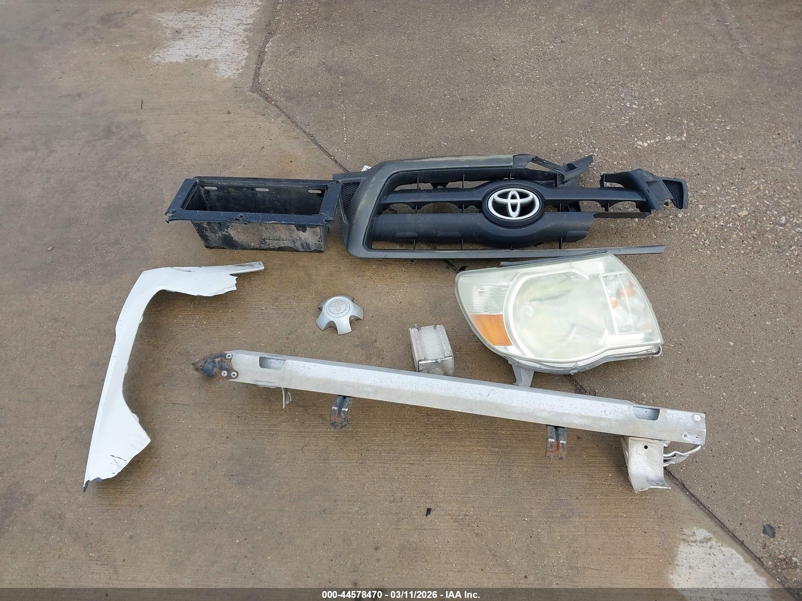 2008 Toyota Tacoma   Белый vin: 5TENX22NX8Z589835