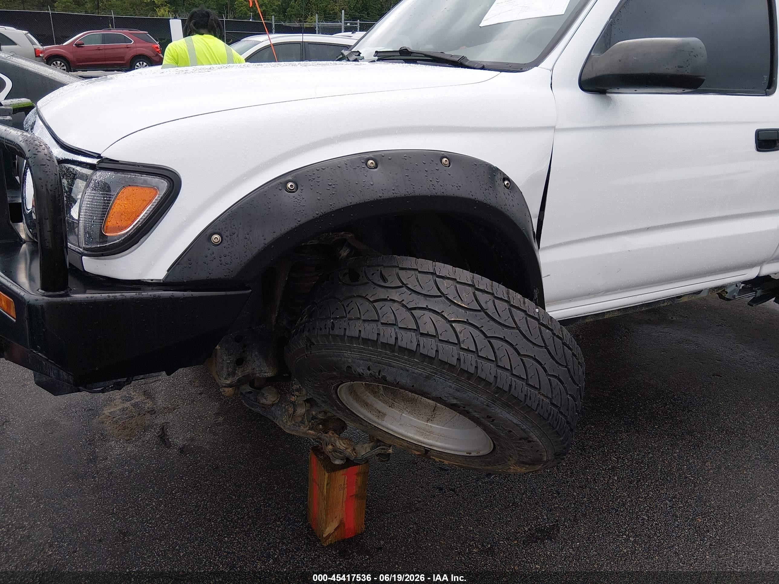 2002 Toyota Tacoma   Белый vin: 5TEPM62N12Z020310