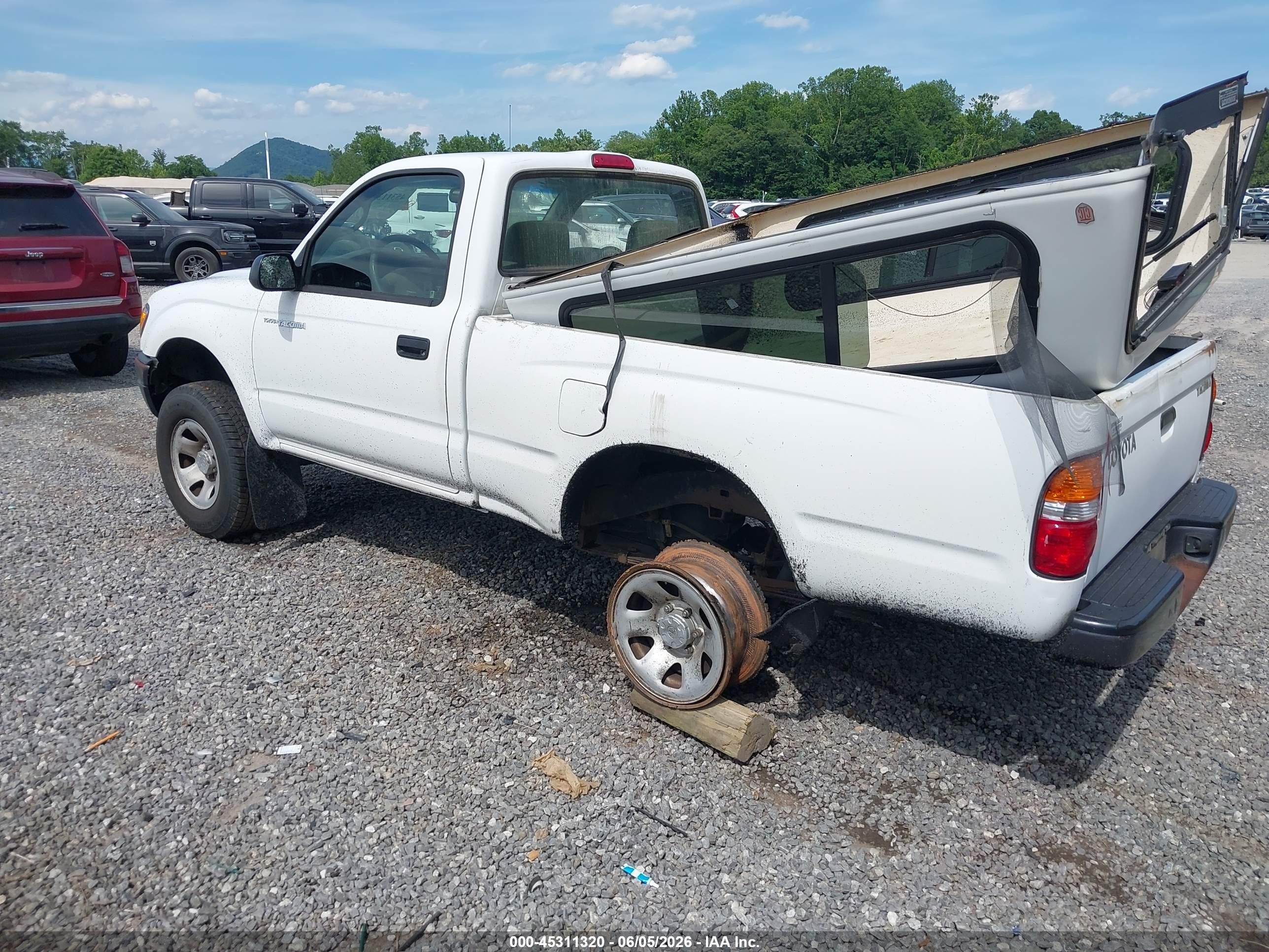 2004 Toyota Tacoma   White vin: 5TEPM62N44Z366032