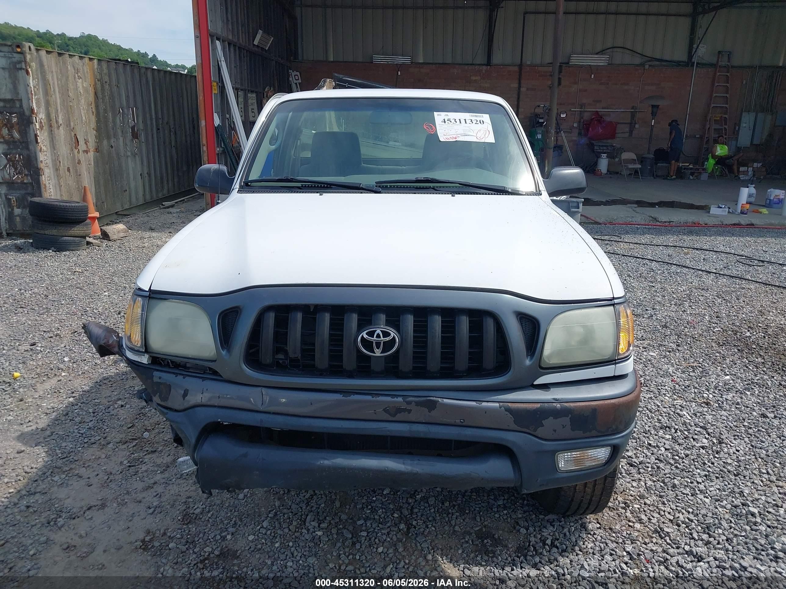2004 Toyota Tacoma   White vin: 5TEPM62N44Z366032