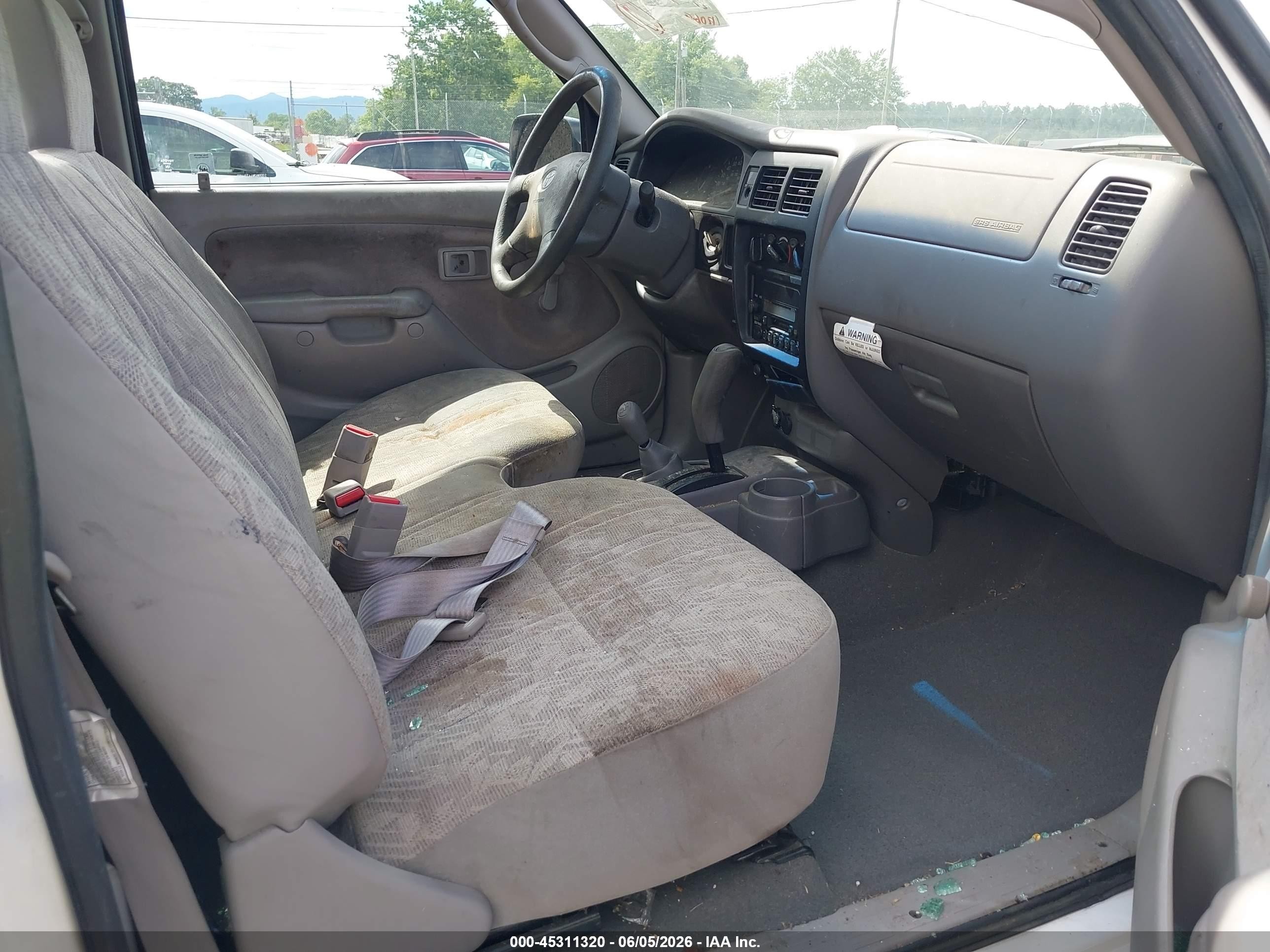 2004 Toyota Tacoma   White vin: 5TEPM62N44Z366032